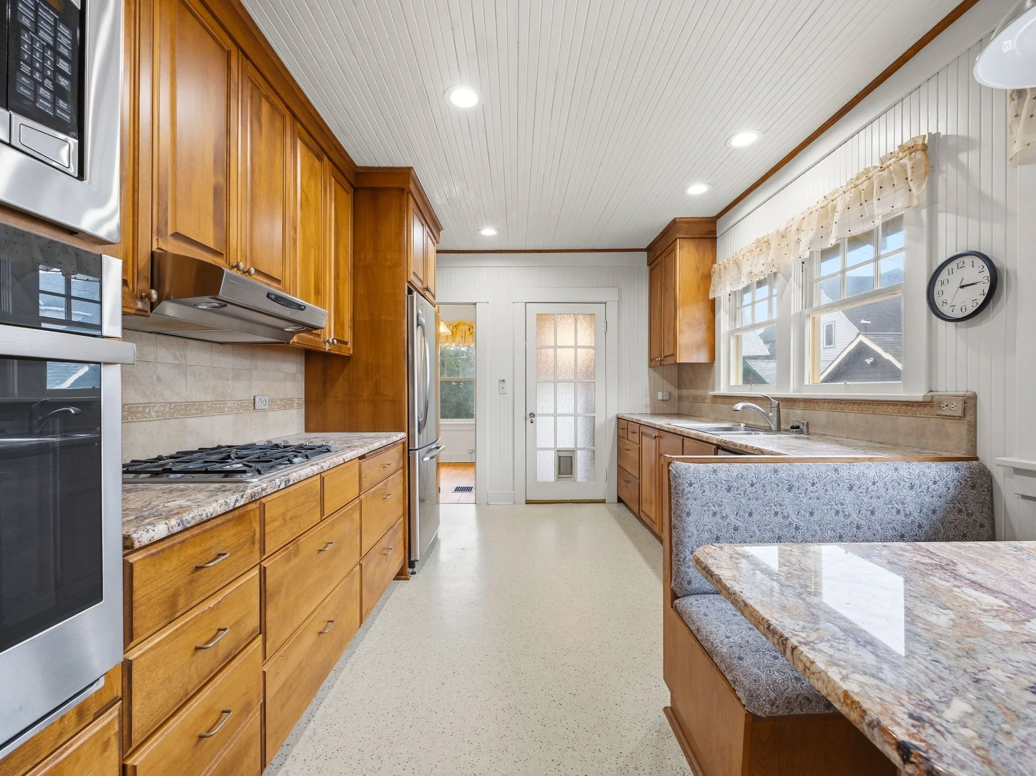 24-web-or-mls-860 Beach St-56.jpg