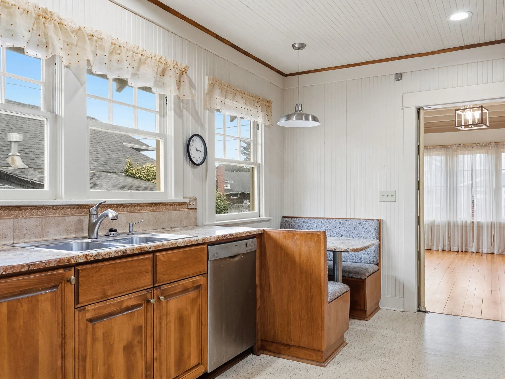 28-web-or-mls-860 Beach St-60.jpg