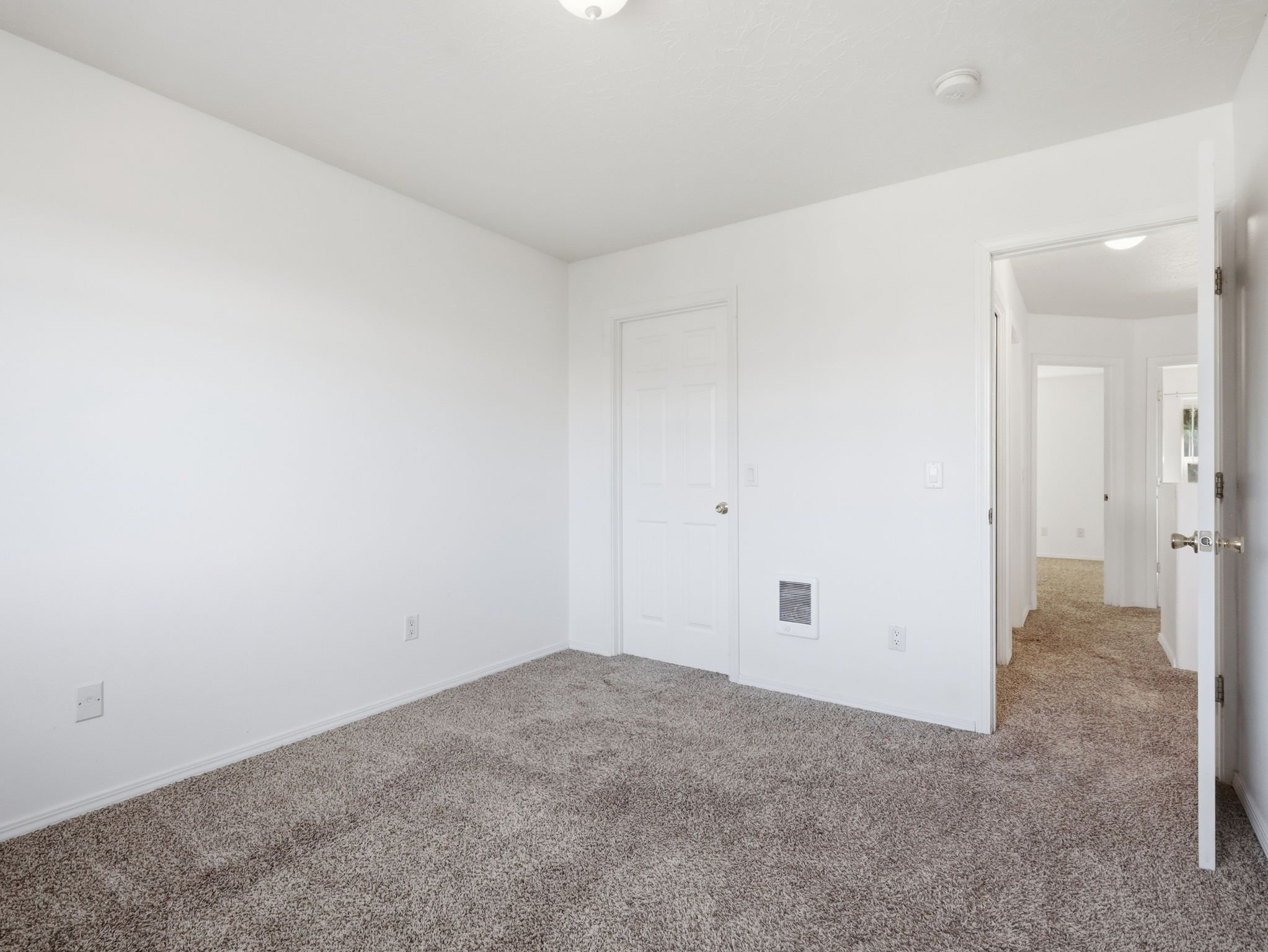21-web-or-mls-580 7th Ct-21.jpg