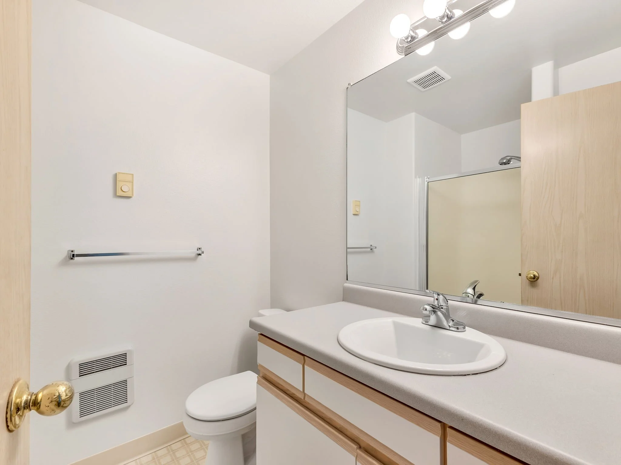 20-web-or-mls-355 S Wahanna Rd-20.jpg