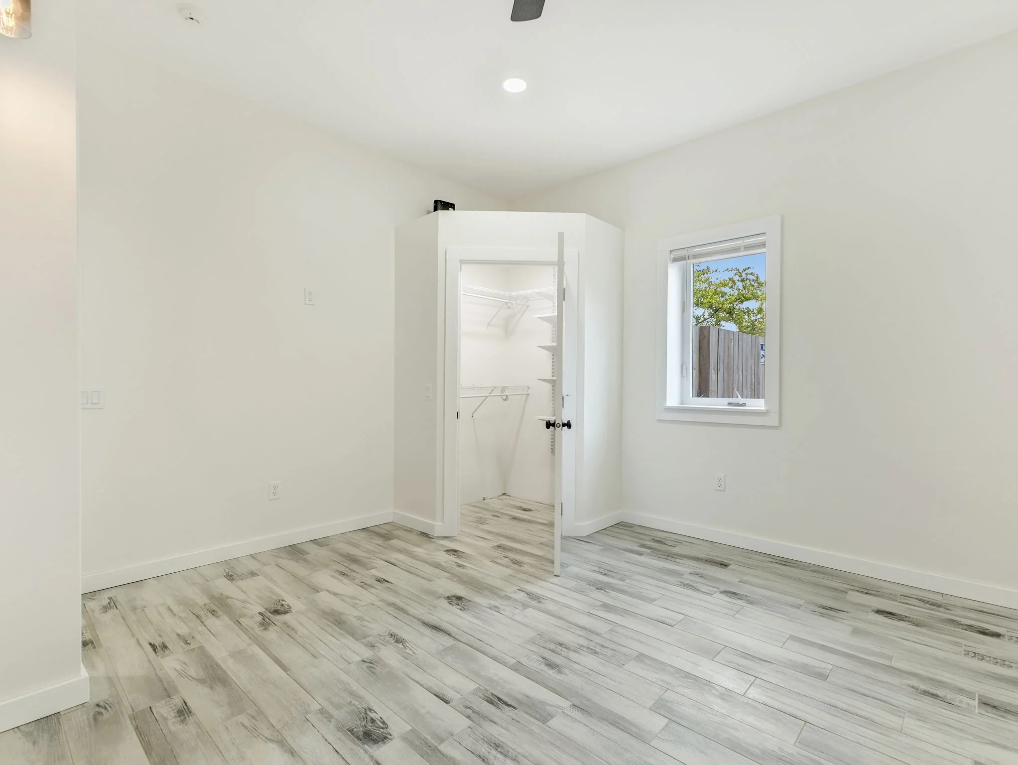 17-web-or-mls-138 S Main-17.jpg