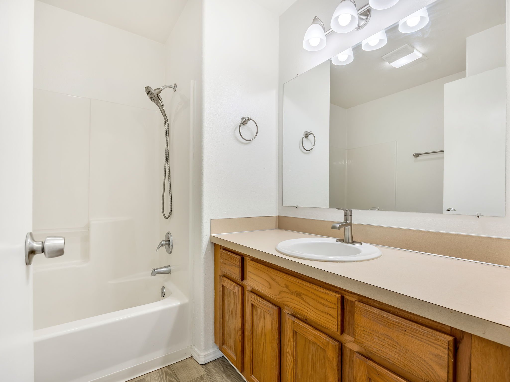 25-web-or-mls-1536 S Main-186.jpg