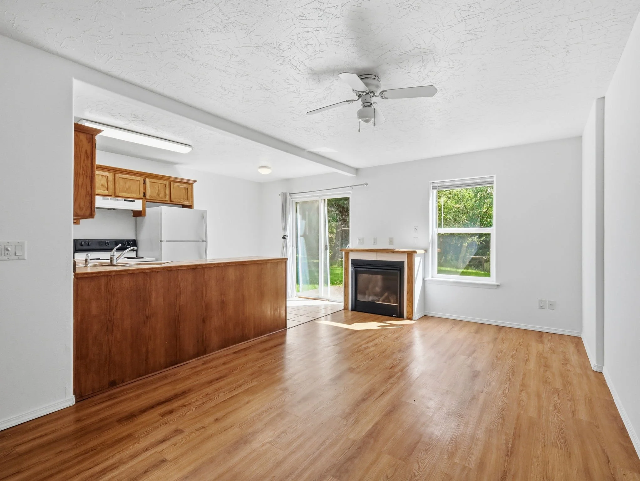 8-web-or-mls-580 7th Ct-08.jpg