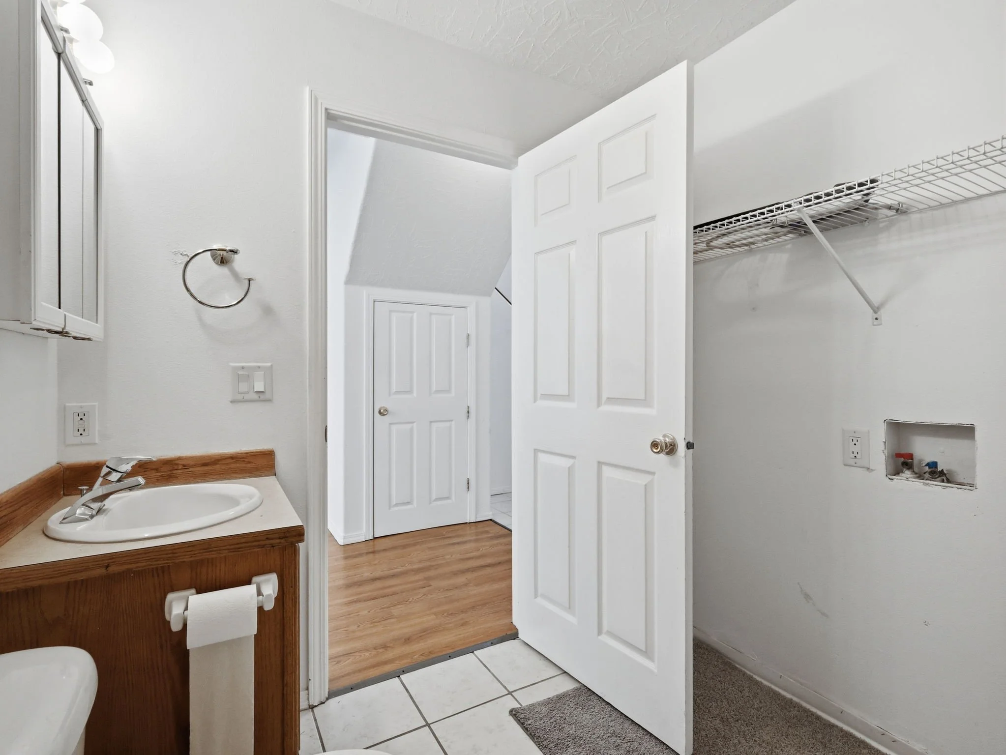 7-web-or-mls-580 7th Ct-07.jpg