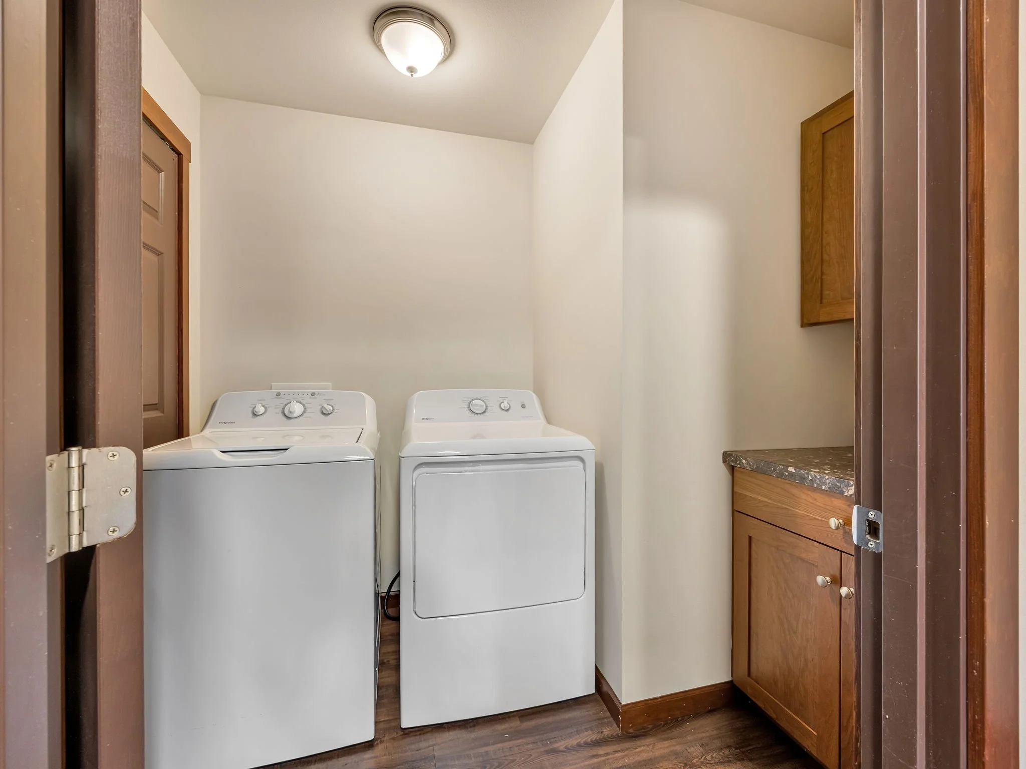 24-web-or-mls-1563 SE Honeysuckle Lp-24.jpg