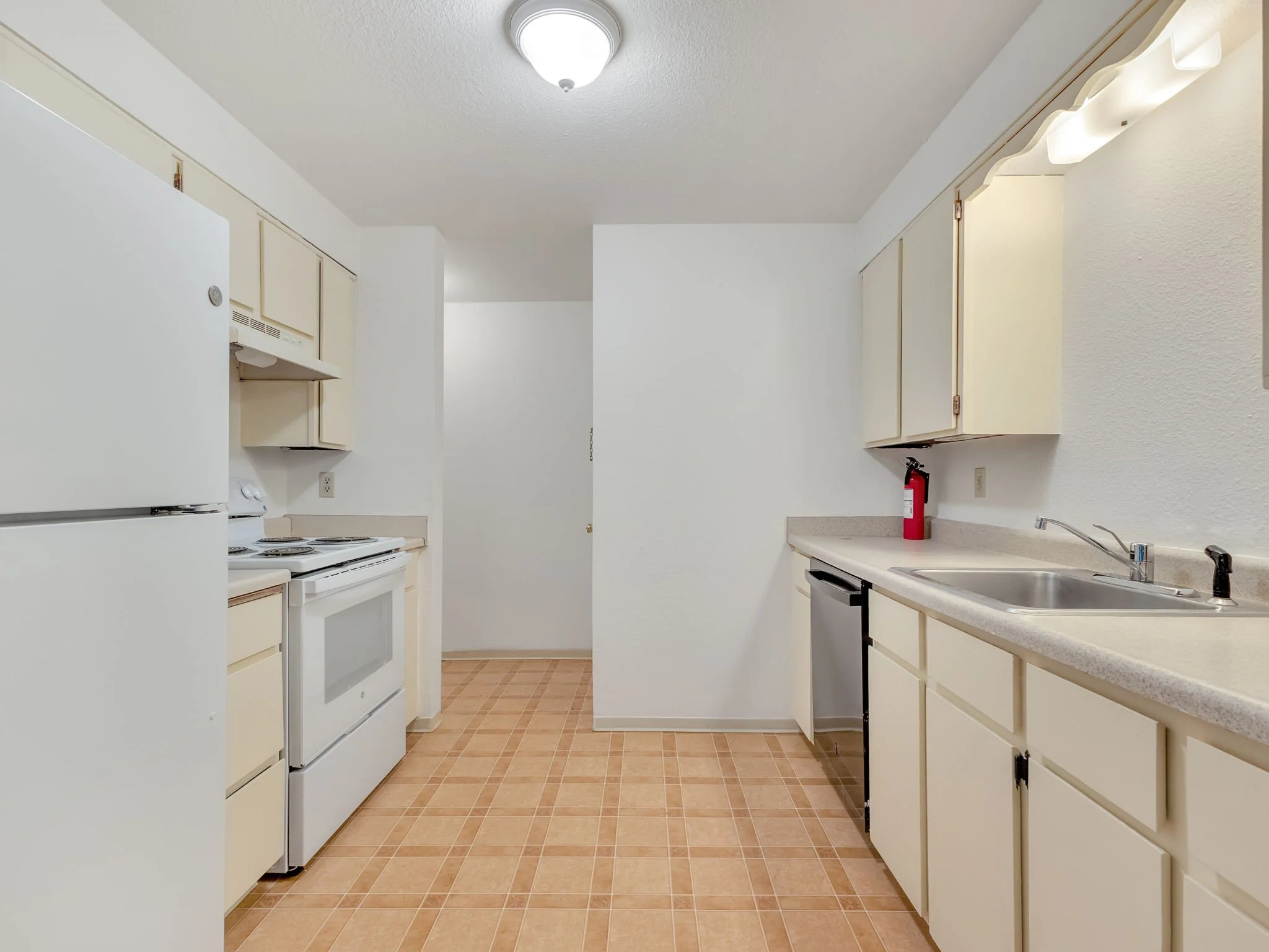 5-web-or-mls-280 Lincoln St #3-05.jpg