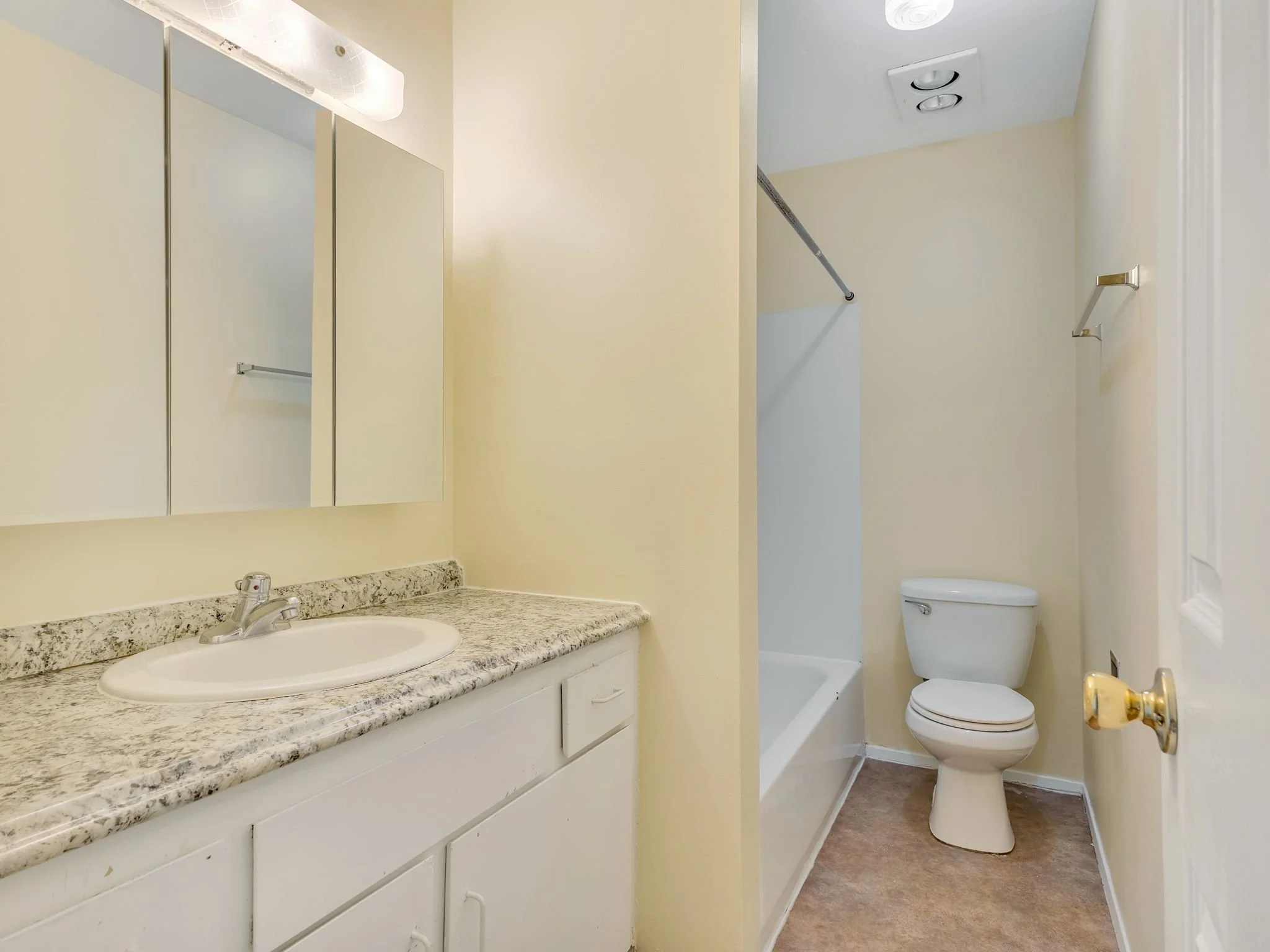 23-web-or-mls-2135 S Edgewood-21.jpg