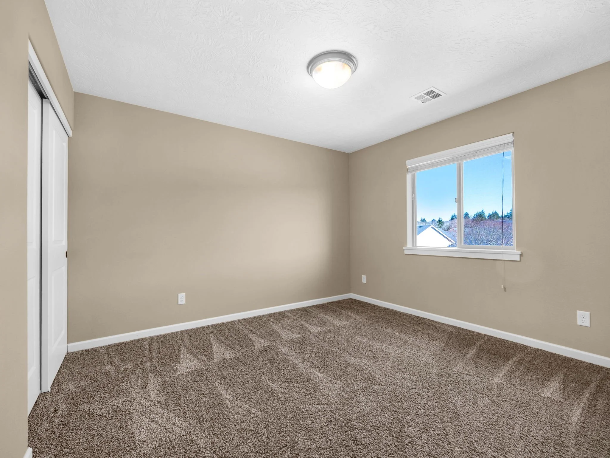 28-web-or-mls-330 SW Kalmia Ave-28.jpg