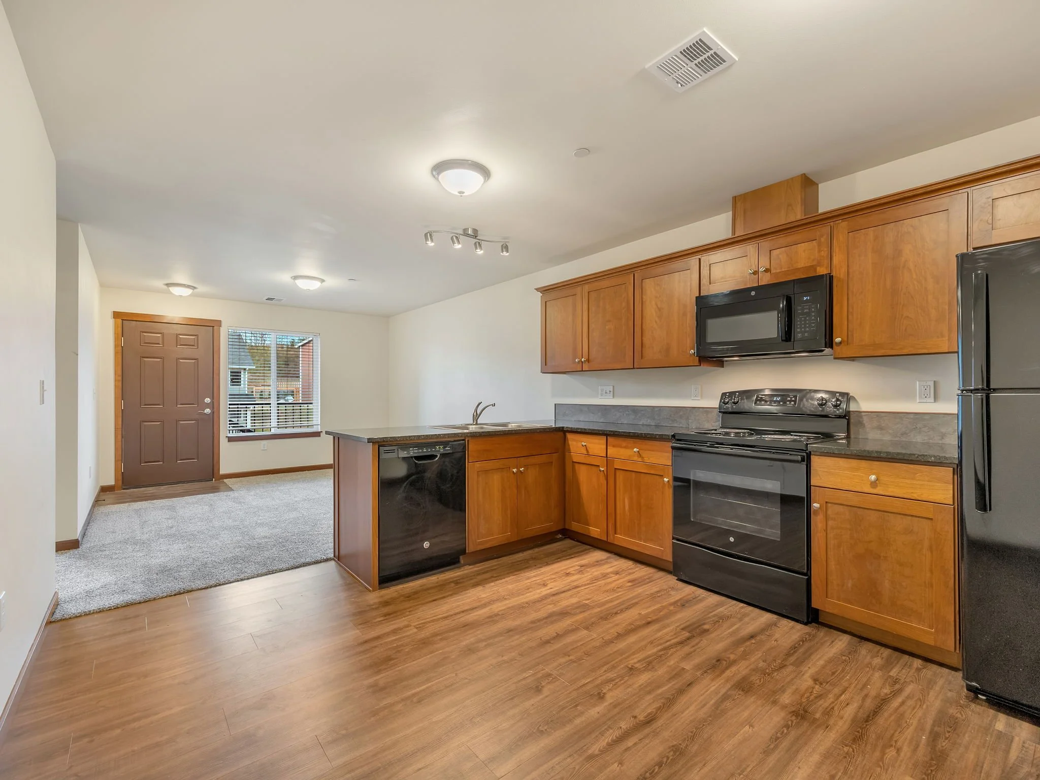 13-web-or-mls-1563 SE Honeysuckle Lp-13.jpg