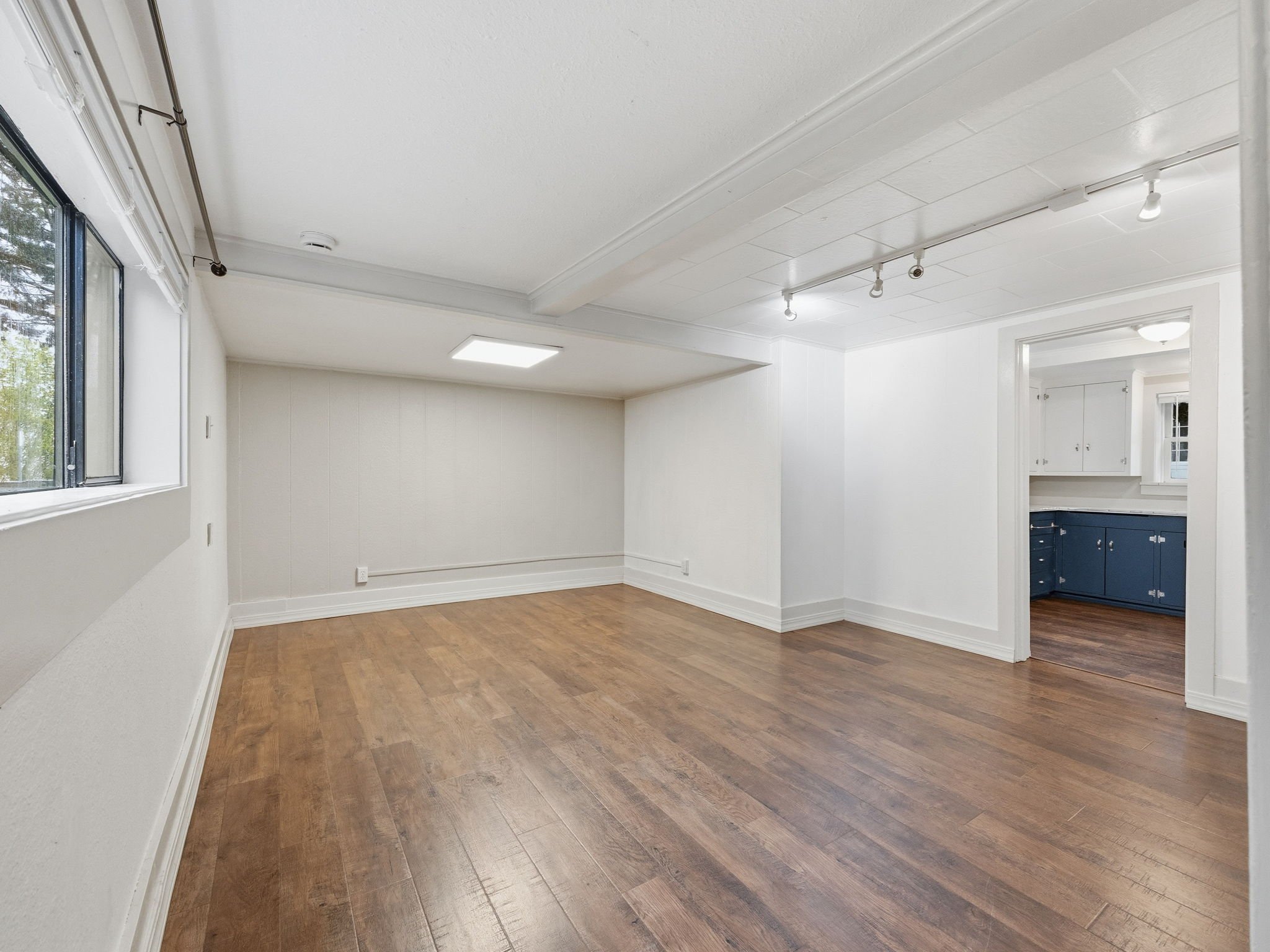 5-web-or-mls-1939 Irving Ave-6.jpg