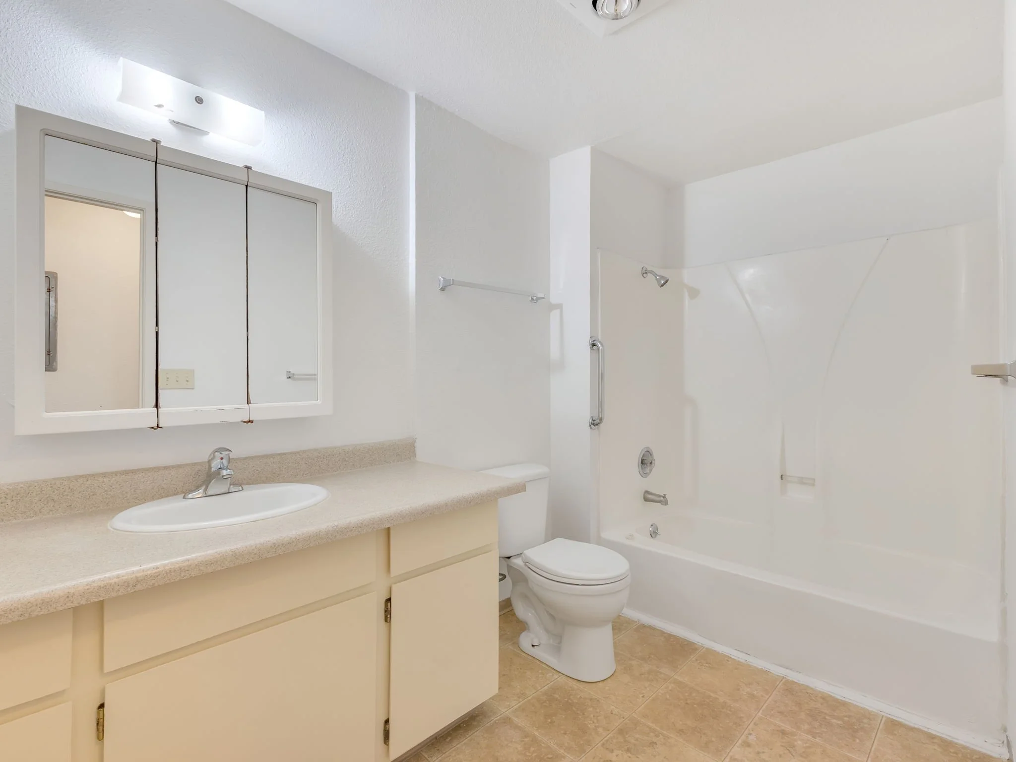 16-web-or-mls-280 Lincoln St #3-16.jpg