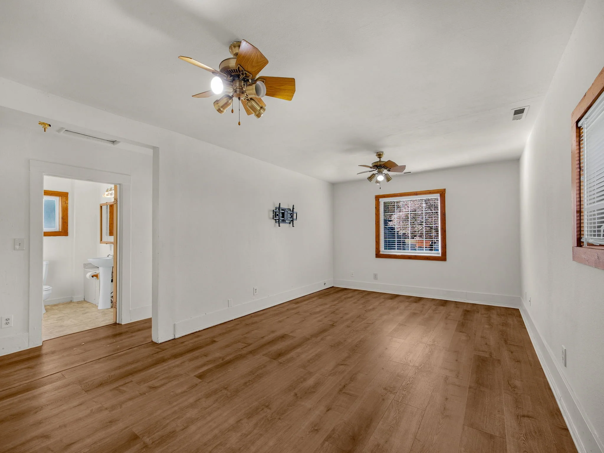 30-web-or-mls-92303 Willow Rd-30.jpg