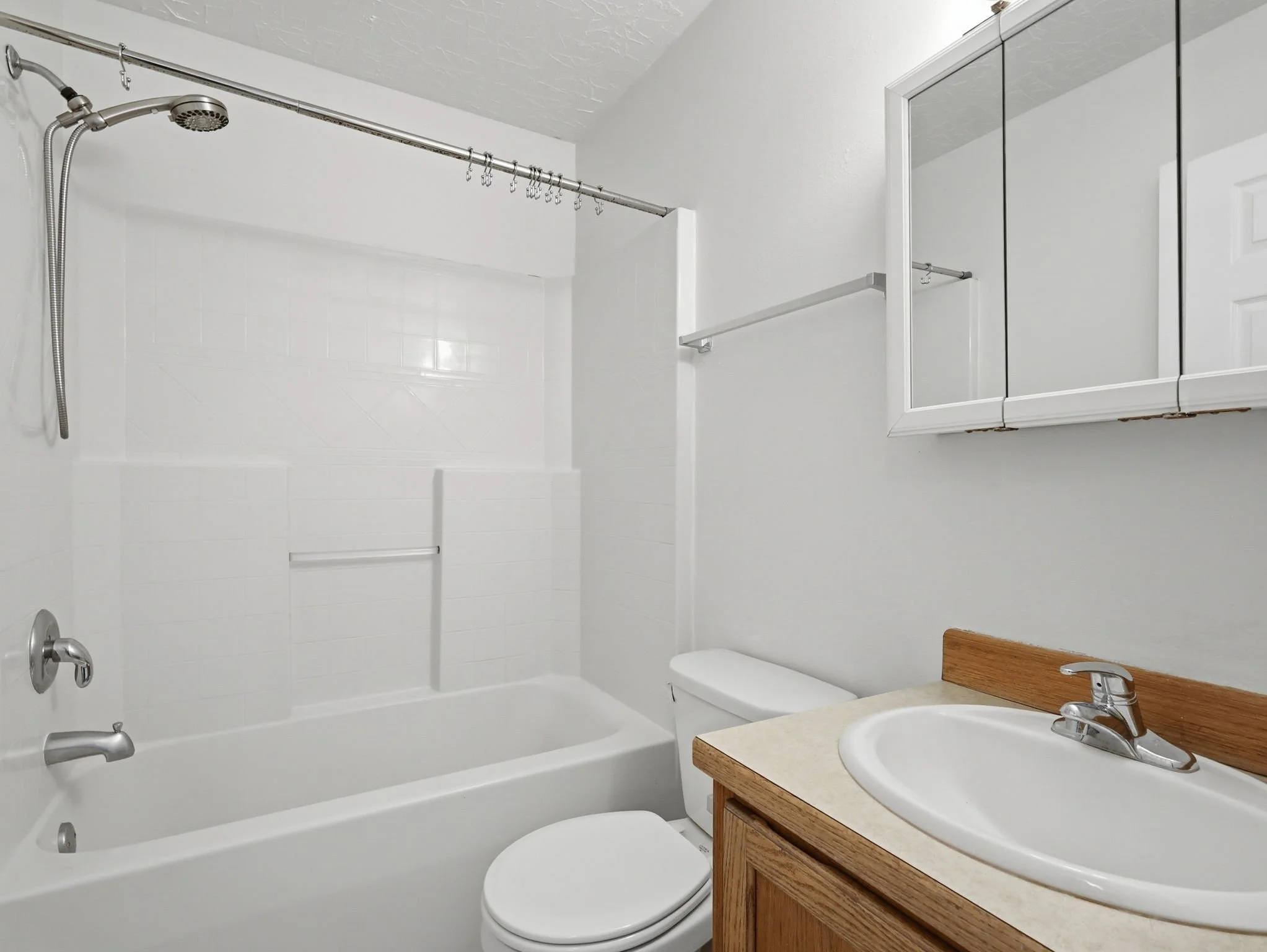 17-web-or-mls-580 7th Ct-17.jpg