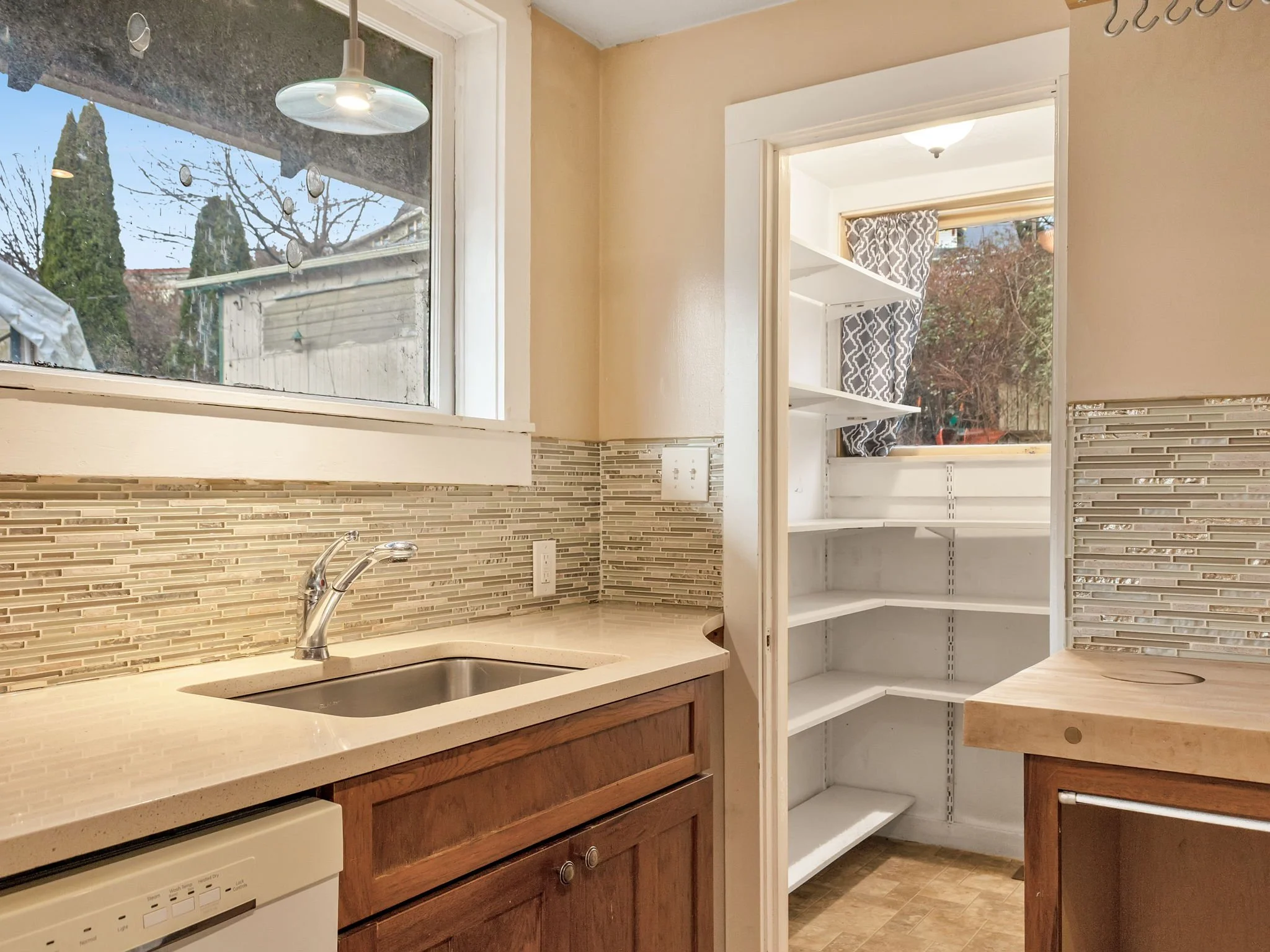 31-web-or-mls-809 Glasgow Ave-31.jpg