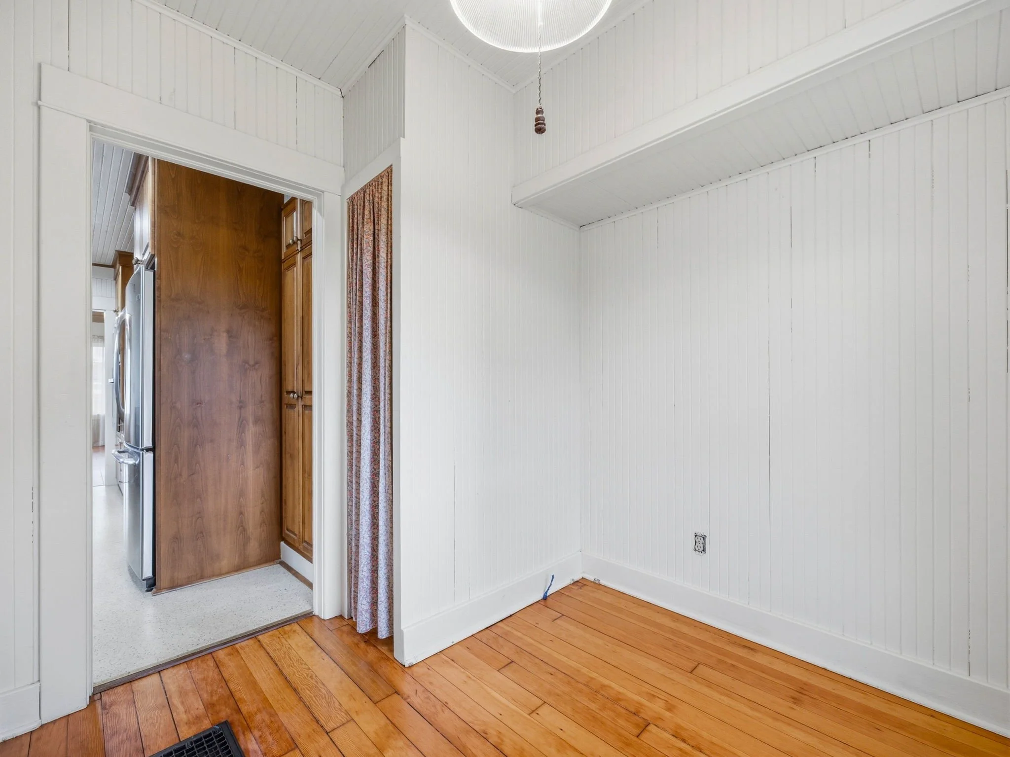 32-web-or-mls-860 Beach St-64.jpg