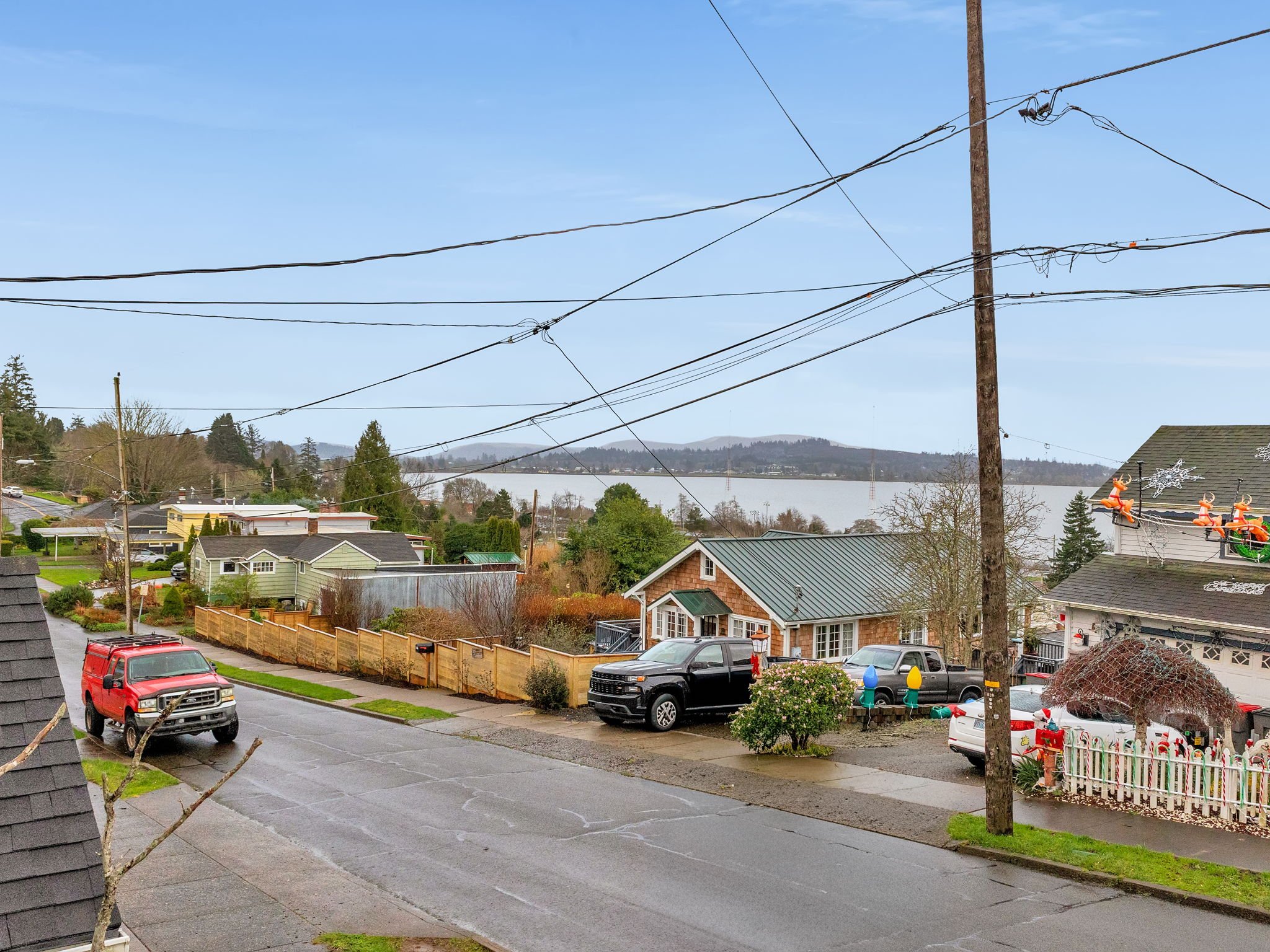 7-web-or-mls-809 Glasgow Ave-07.jpg