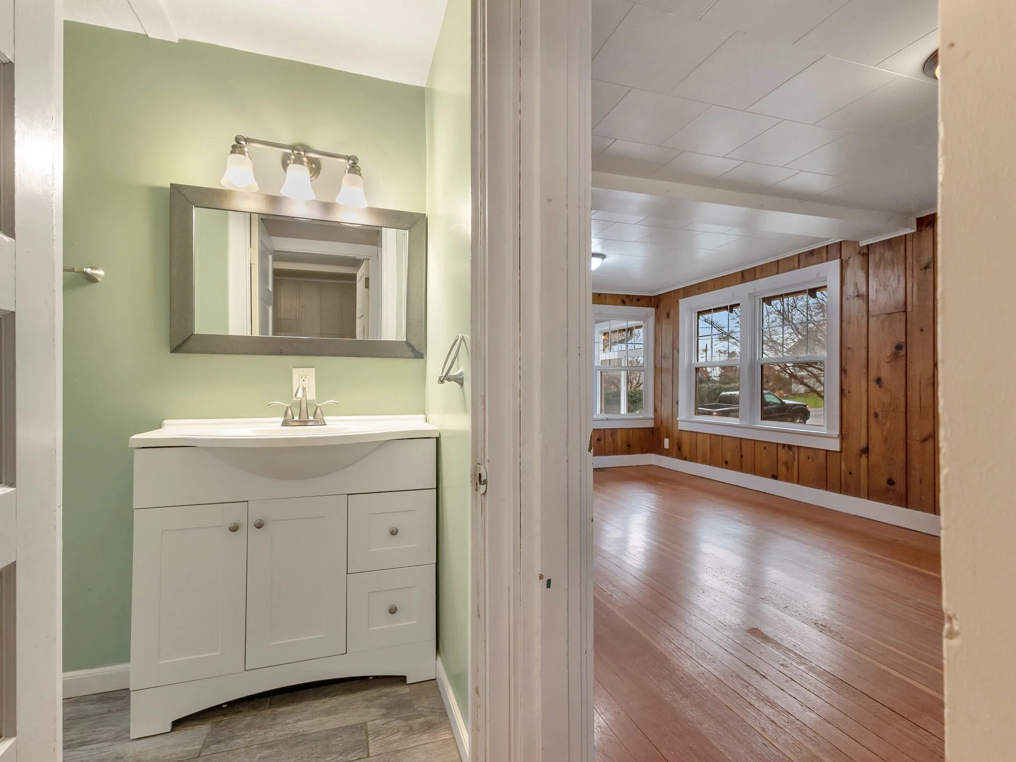 21-web-or-mls-809 Glasgow Ave-21.jpg