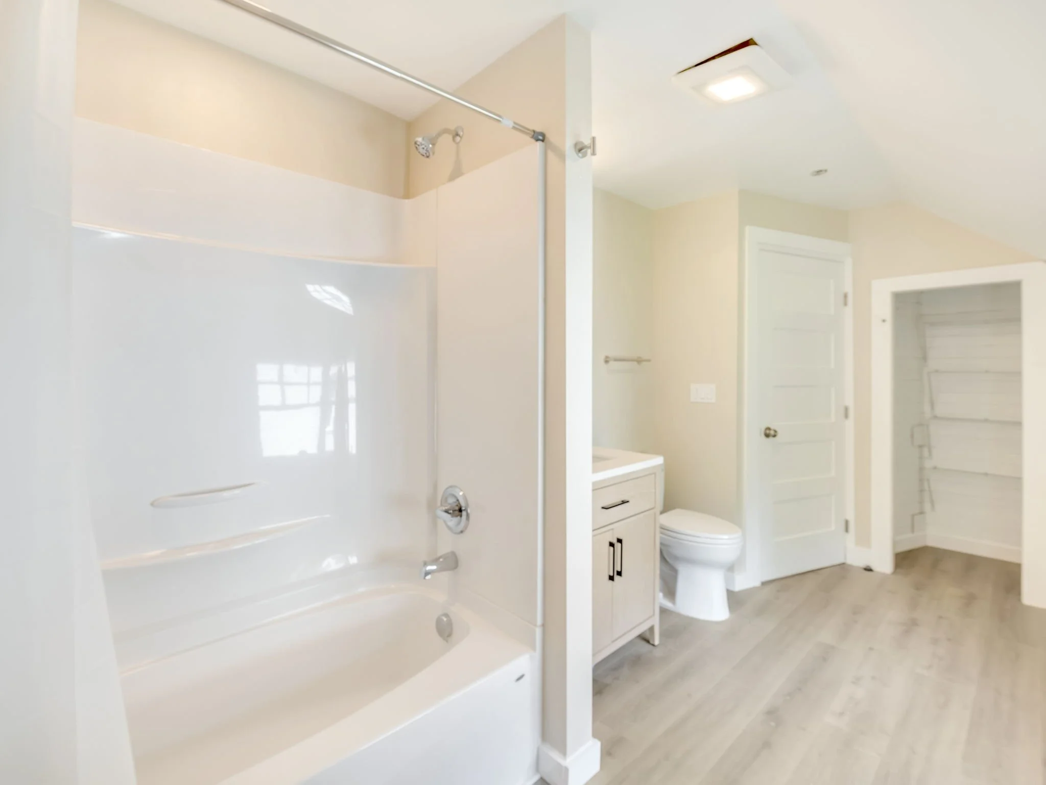 34-web-or-mls-66-70 Bond St-30.jpg