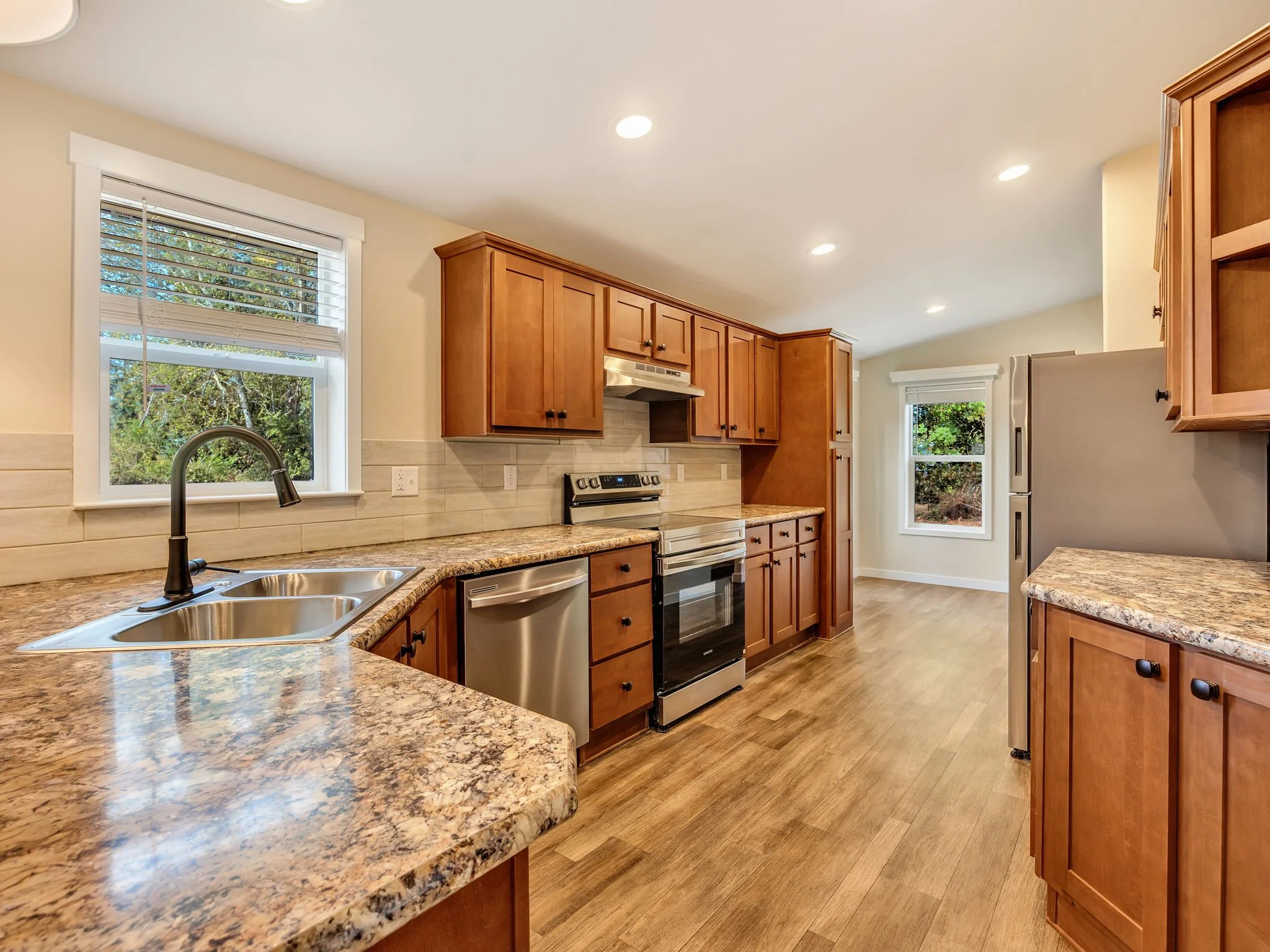 20-web-or-mls-92166 Conroy Rd-16.jpg