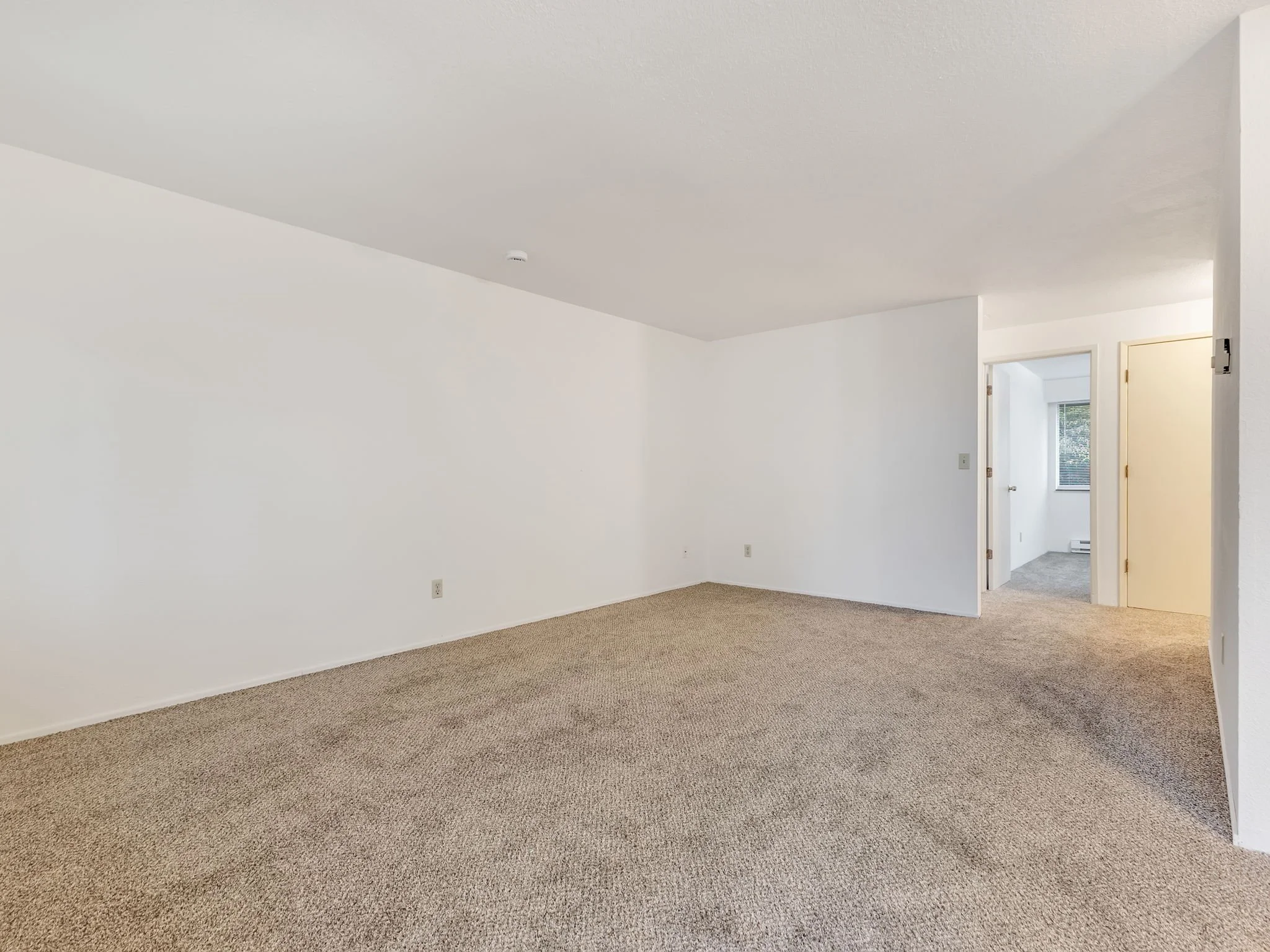 10-web-or-mls-280 Lincoln St #3-10.jpg