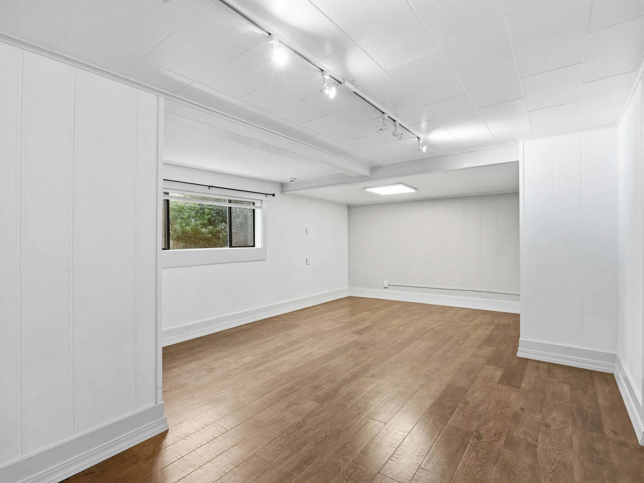 7-web-or-mls-1939 Irving Ave-8.jpg