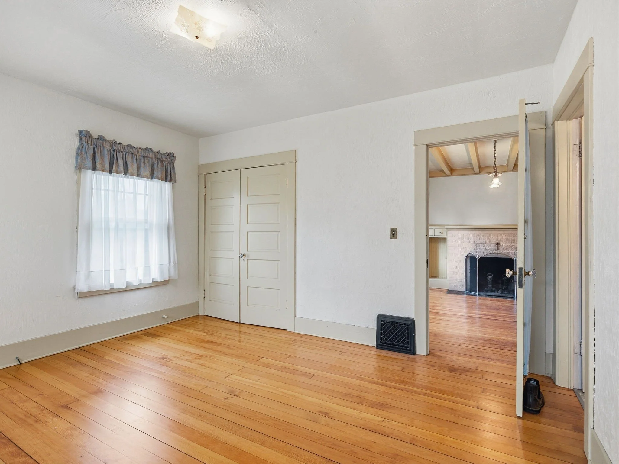 16-web-or-mls-860 Beach St-48.jpg