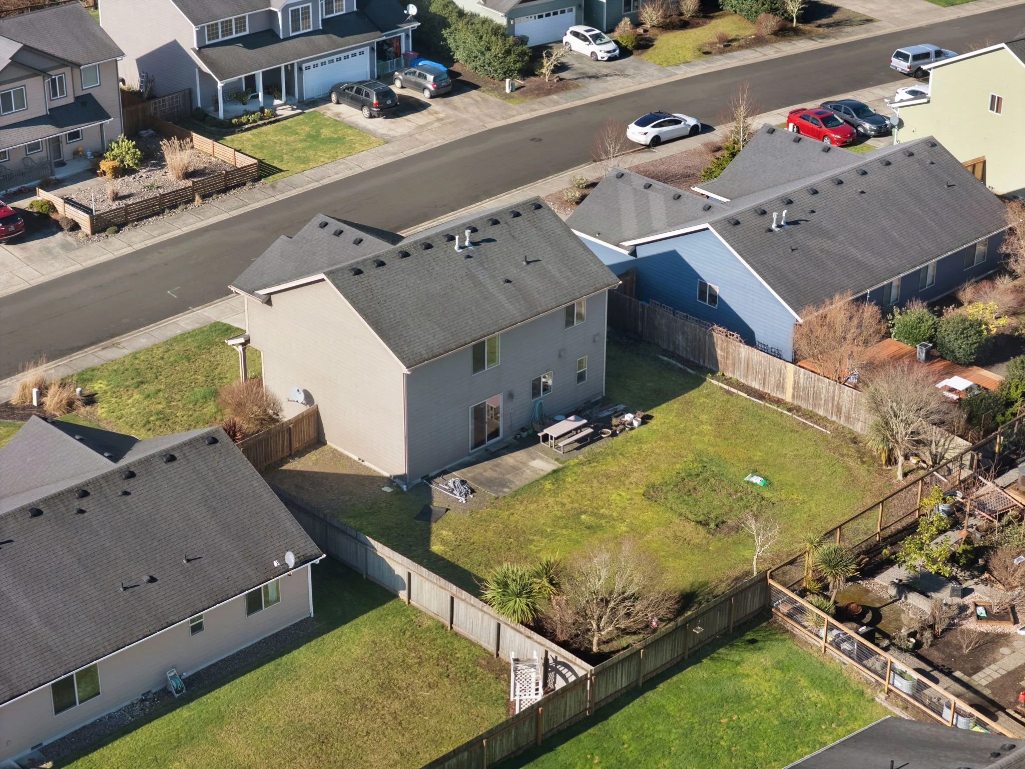 4-web-or-mls-330 SW Kalmia Ave-04.jpg