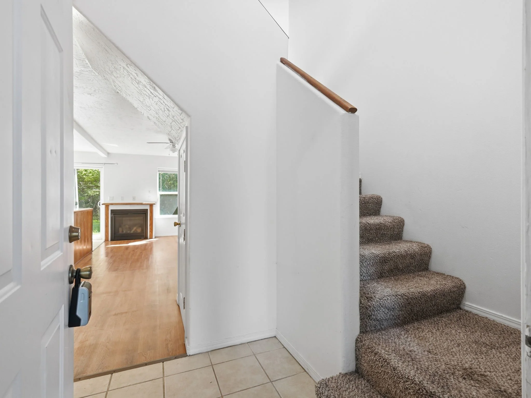 5-web-or-mls-580 7th Ct-05.jpg