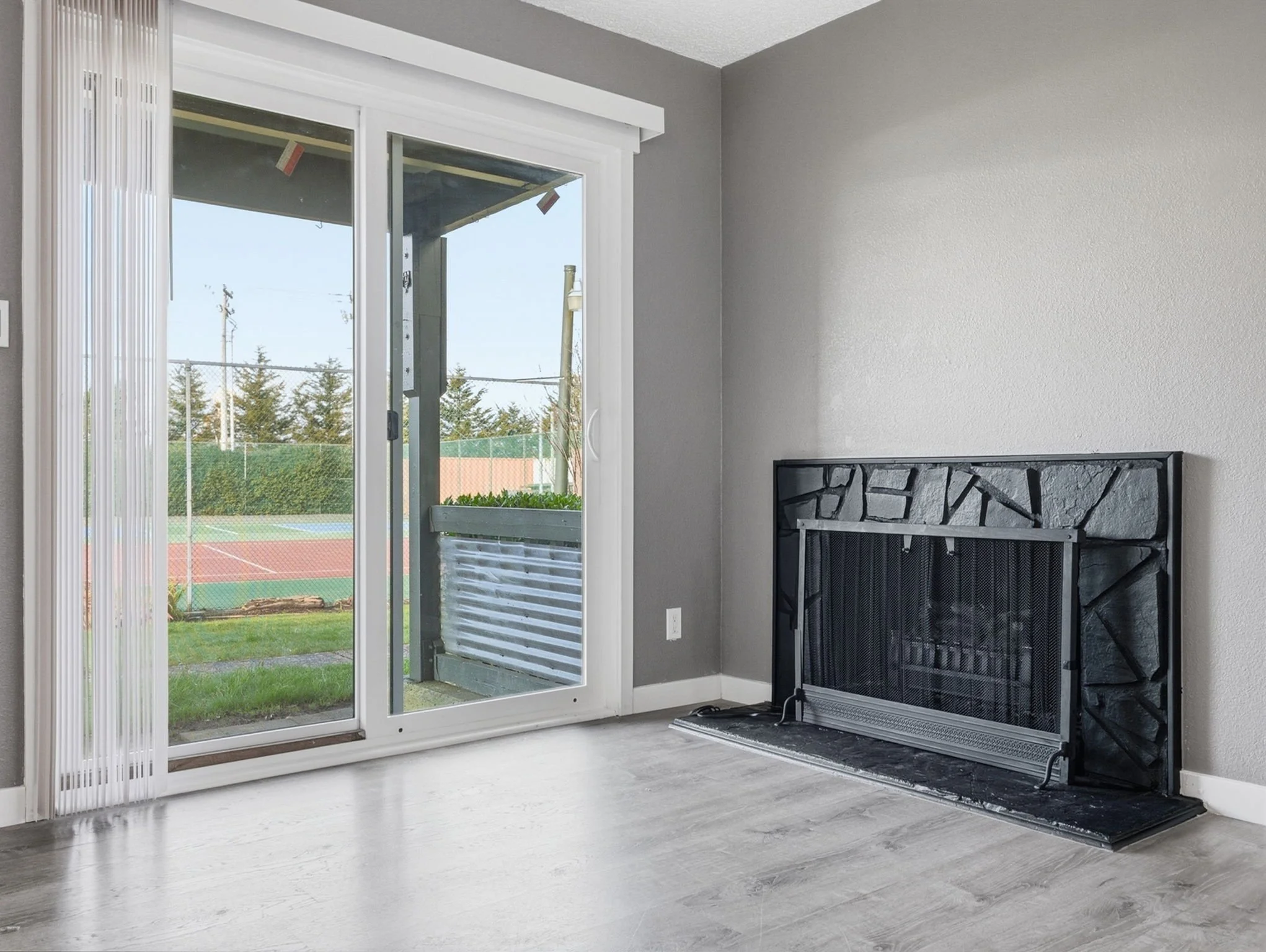 8-web-or-mls-336 NE Skipanon Dr-08.jpg