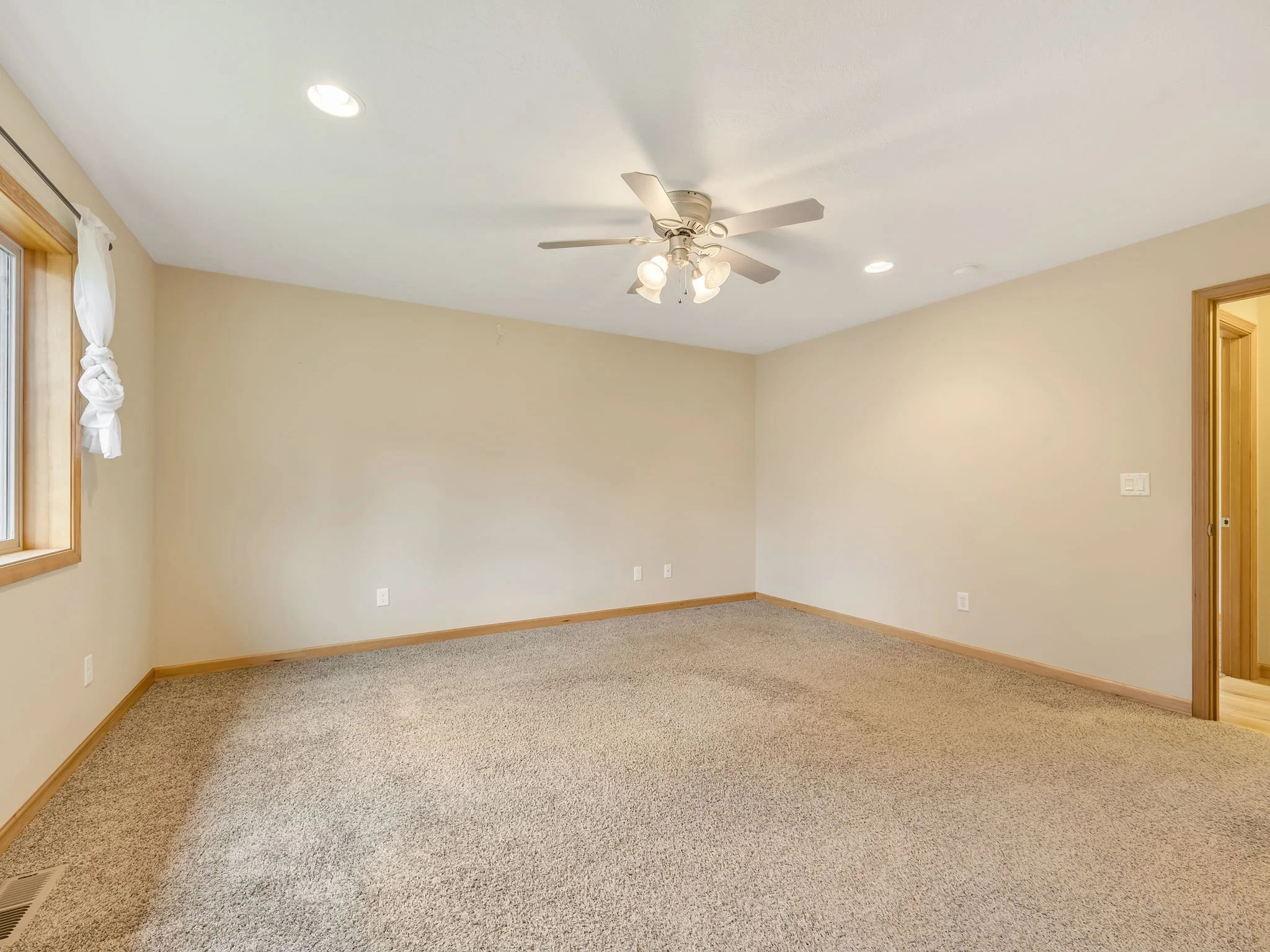 29-web-or-mls-1730 Pacific Ridge Ln-29.jpg