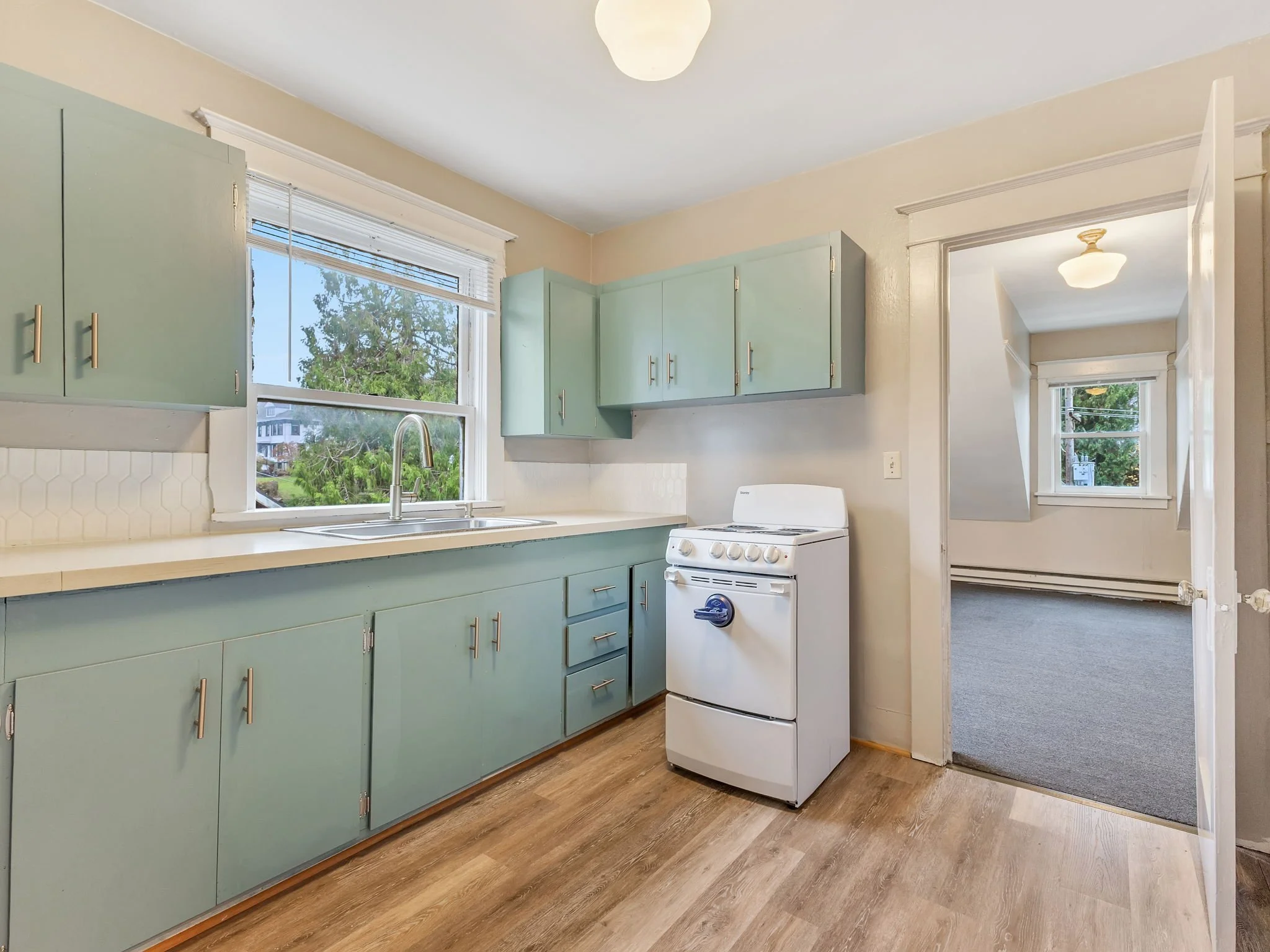 25-web-or-mls-1320 Franklin Ave-09.jpg