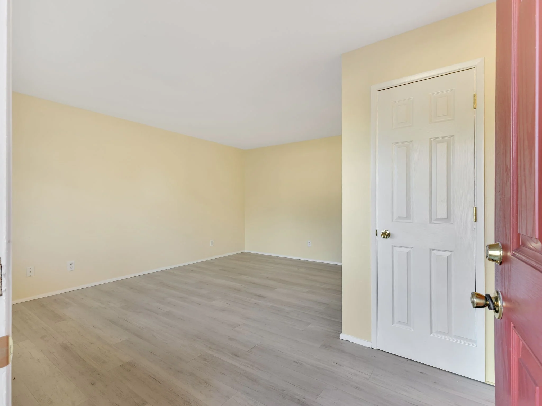 7-web-or-mls-2135 S Edgewood-10.jpg