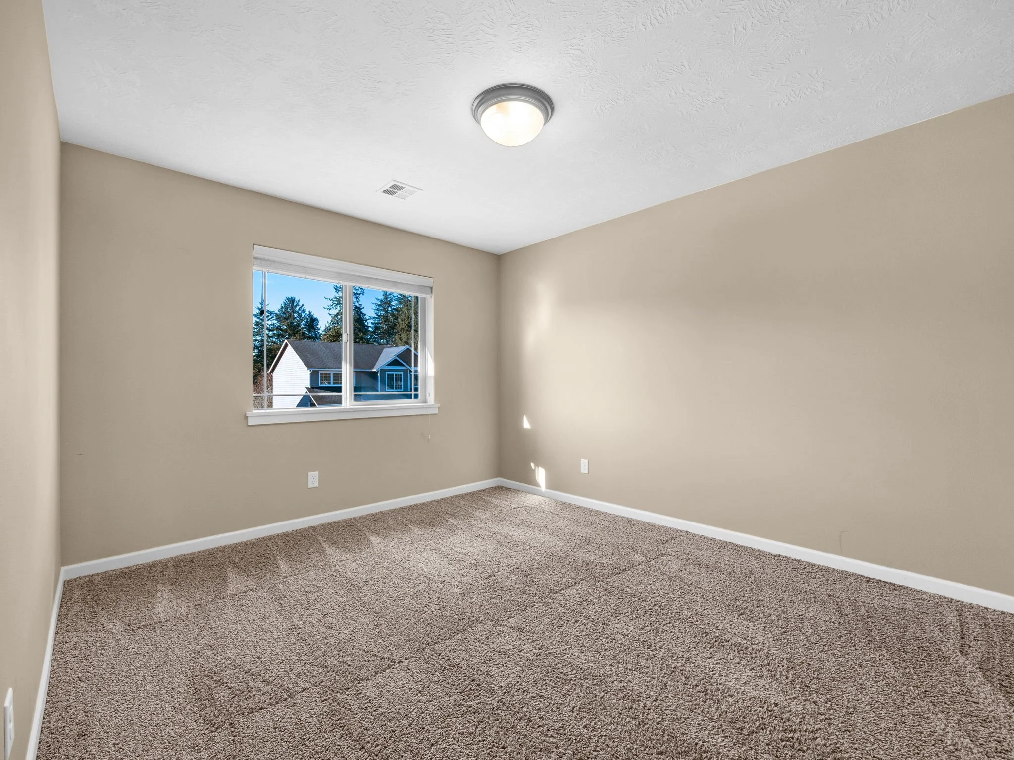 31-web-or-mls-330 SW Kalmia Ave-31.jpg