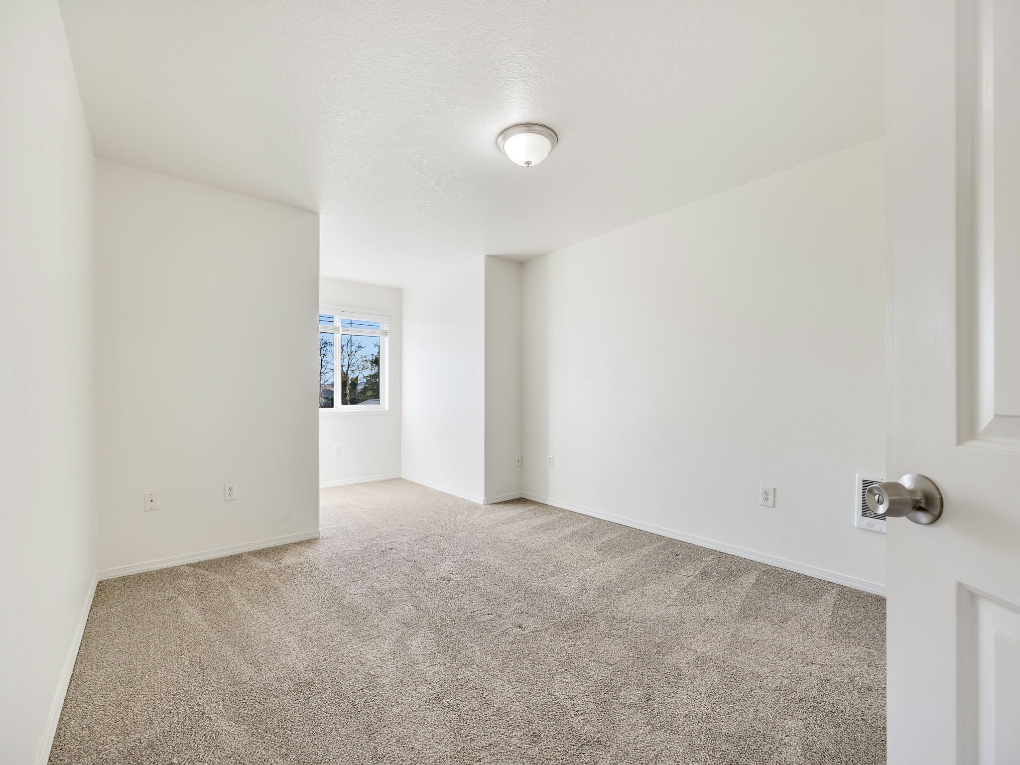 20-web-or-mls-1536 S Main-181.jpg