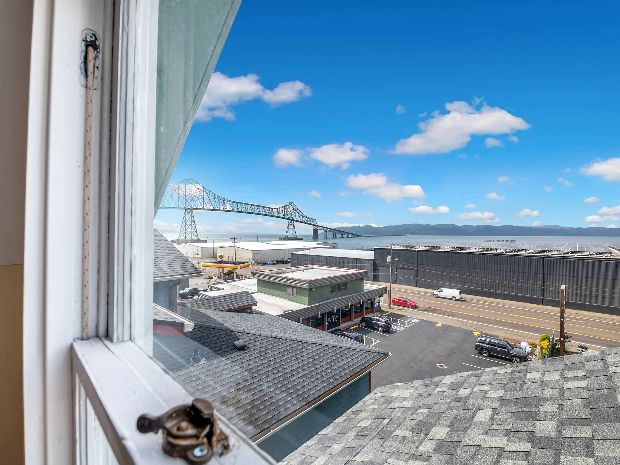 32-web-or-mls-66-70 Bond St-28.jpg