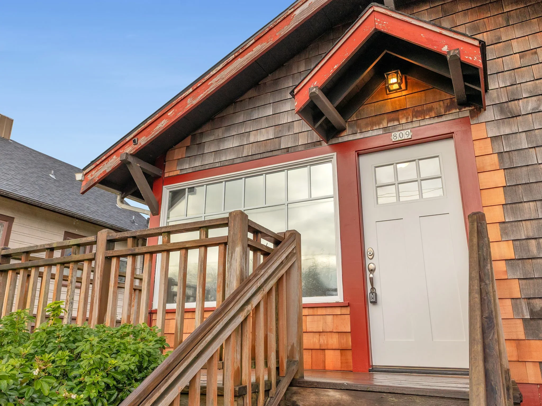 5-web-or-mls-809 Glasgow Ave-05.jpg