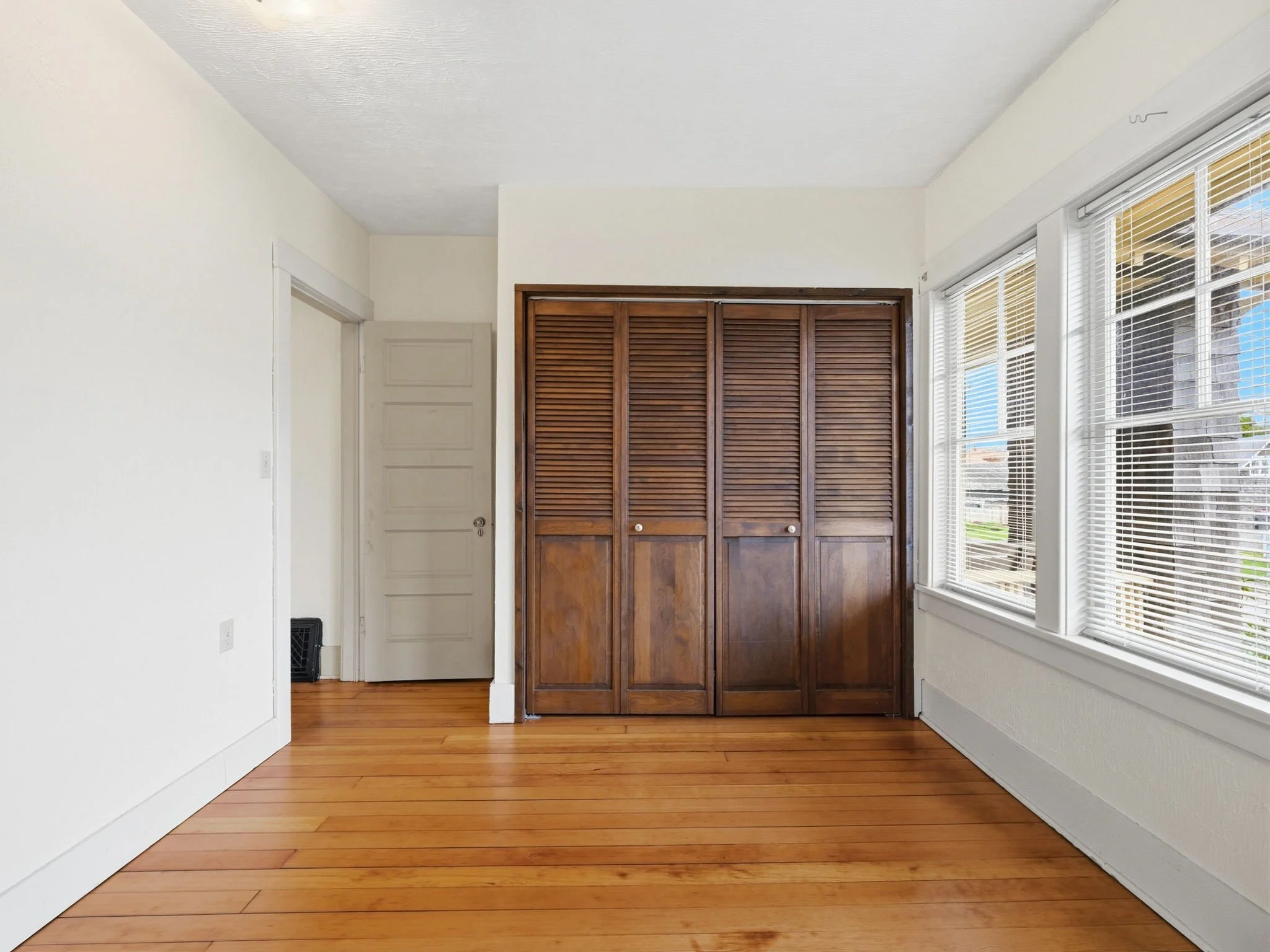 11-web-or-mls-860 Beach St-43.jpg