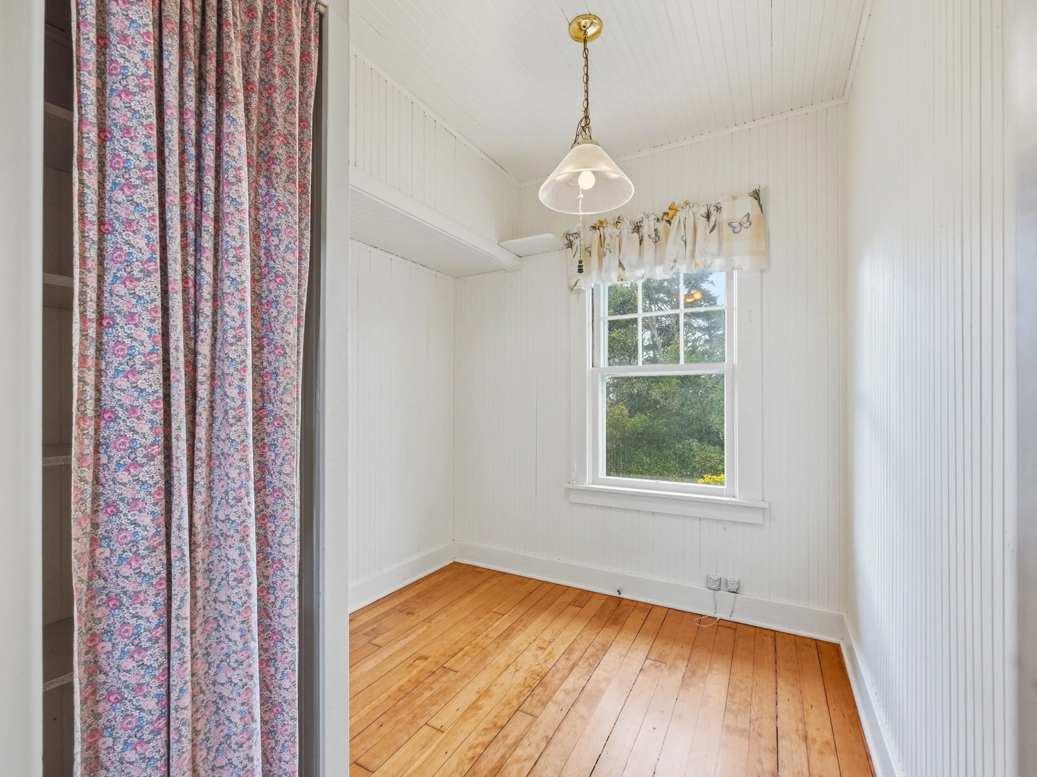 31-web-or-mls-860 Beach St-63.jpg