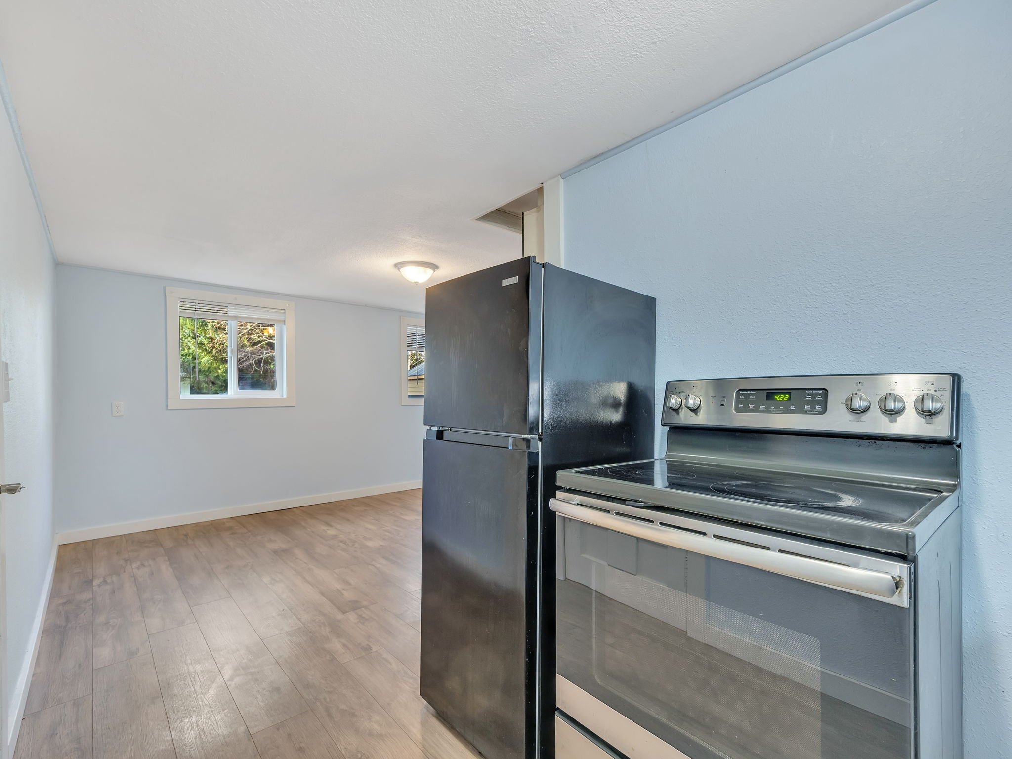 9-web-or-mls-91907 Hwy 104-08.jpg