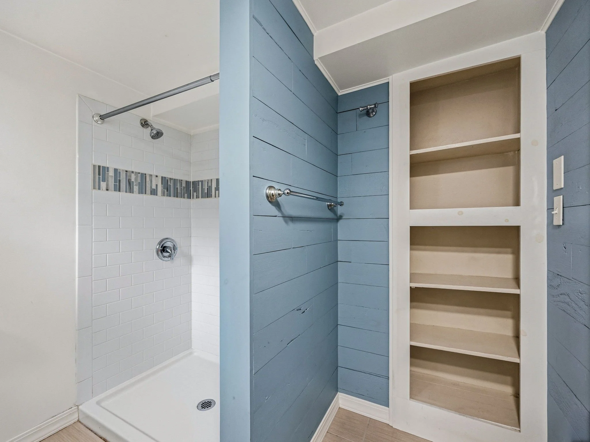 13-web-or-mls-1939 Irving Ave-13.jpg