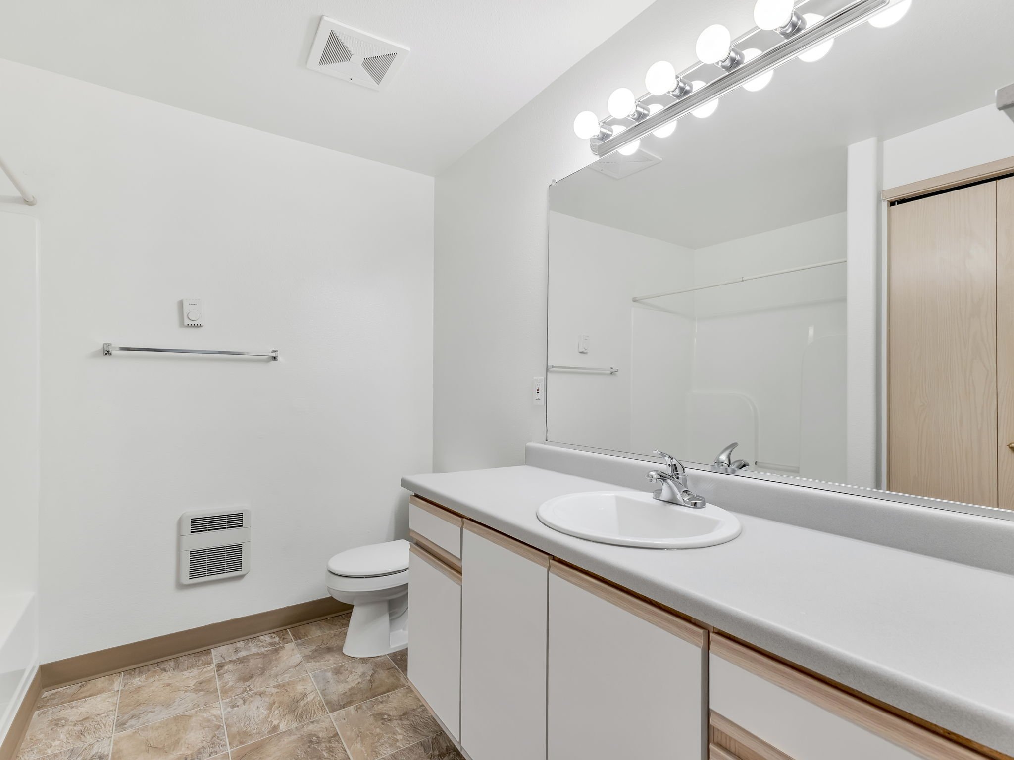 17-web-or-mls-355 S Wahanna Rd-17.jpg