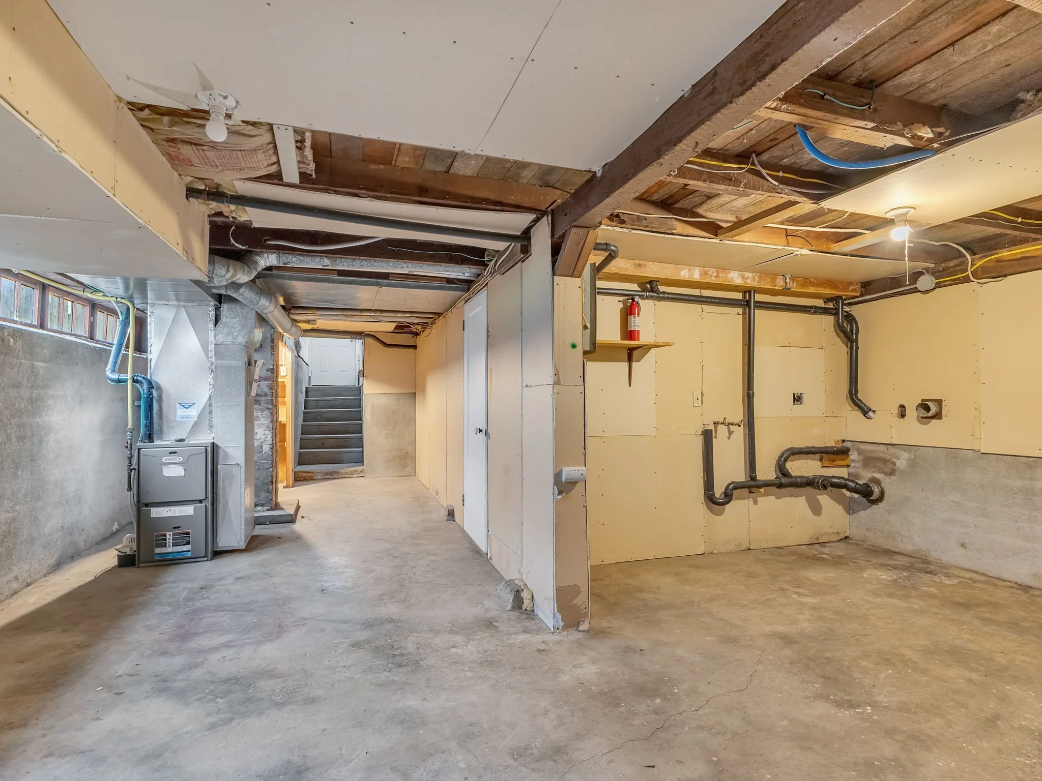 37-web-or-mls-809 Glasgow Ave-37.jpg