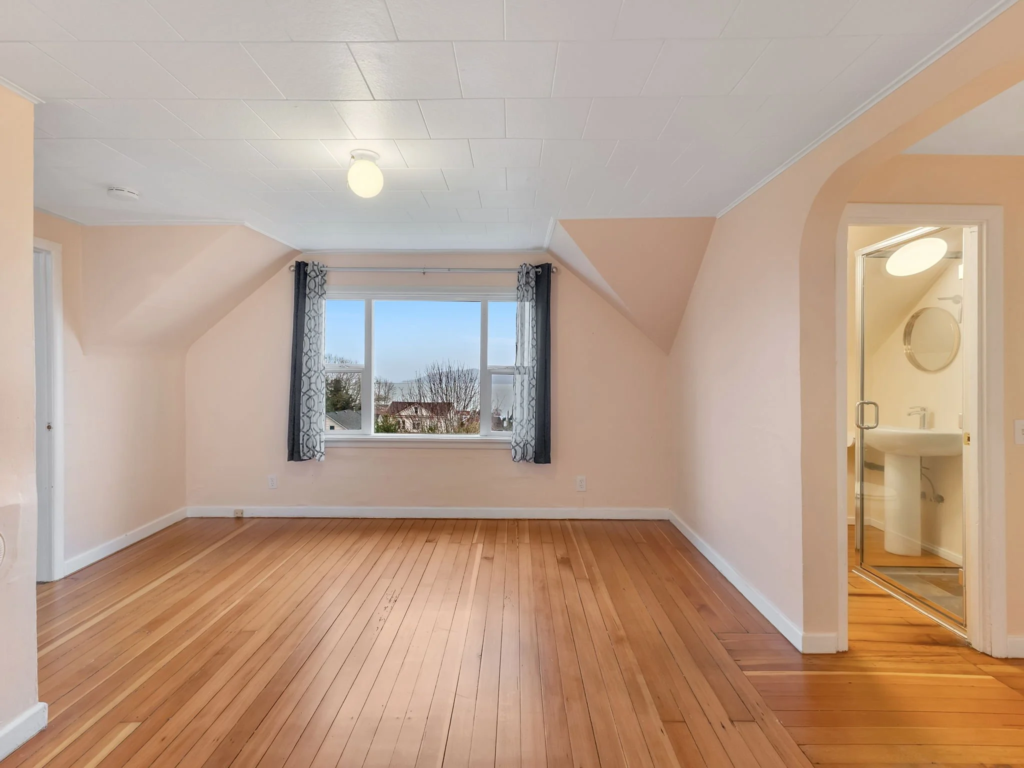 26-web-or-mls-3088 Harrison Ave-27.jpg