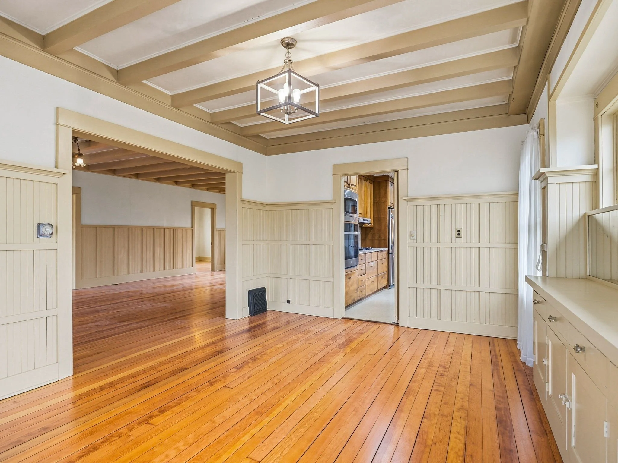 21-web-or-mls-860 Beach St-53.jpg