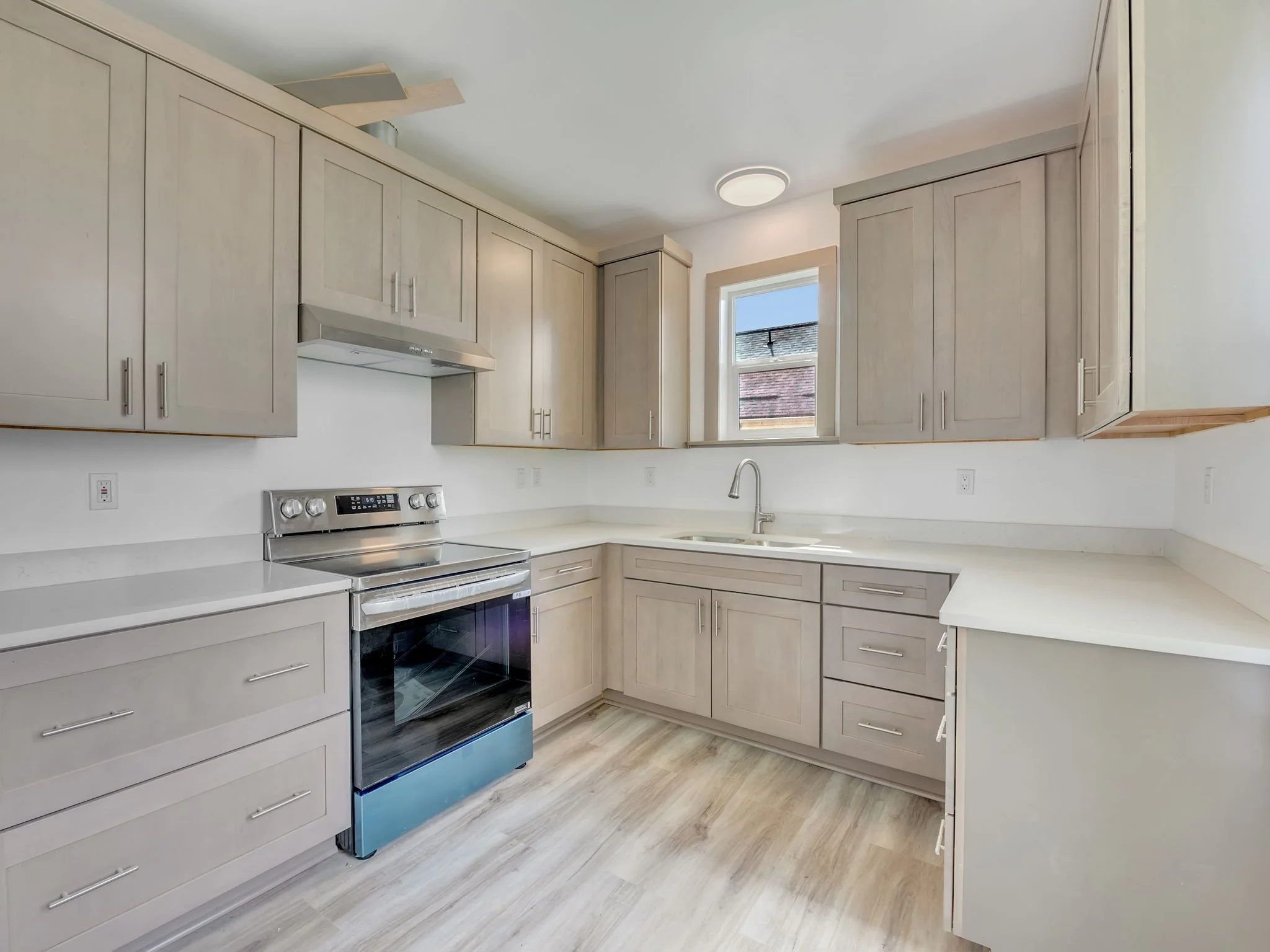 51-web-or-mls-66-70 Bond St-43.jpg