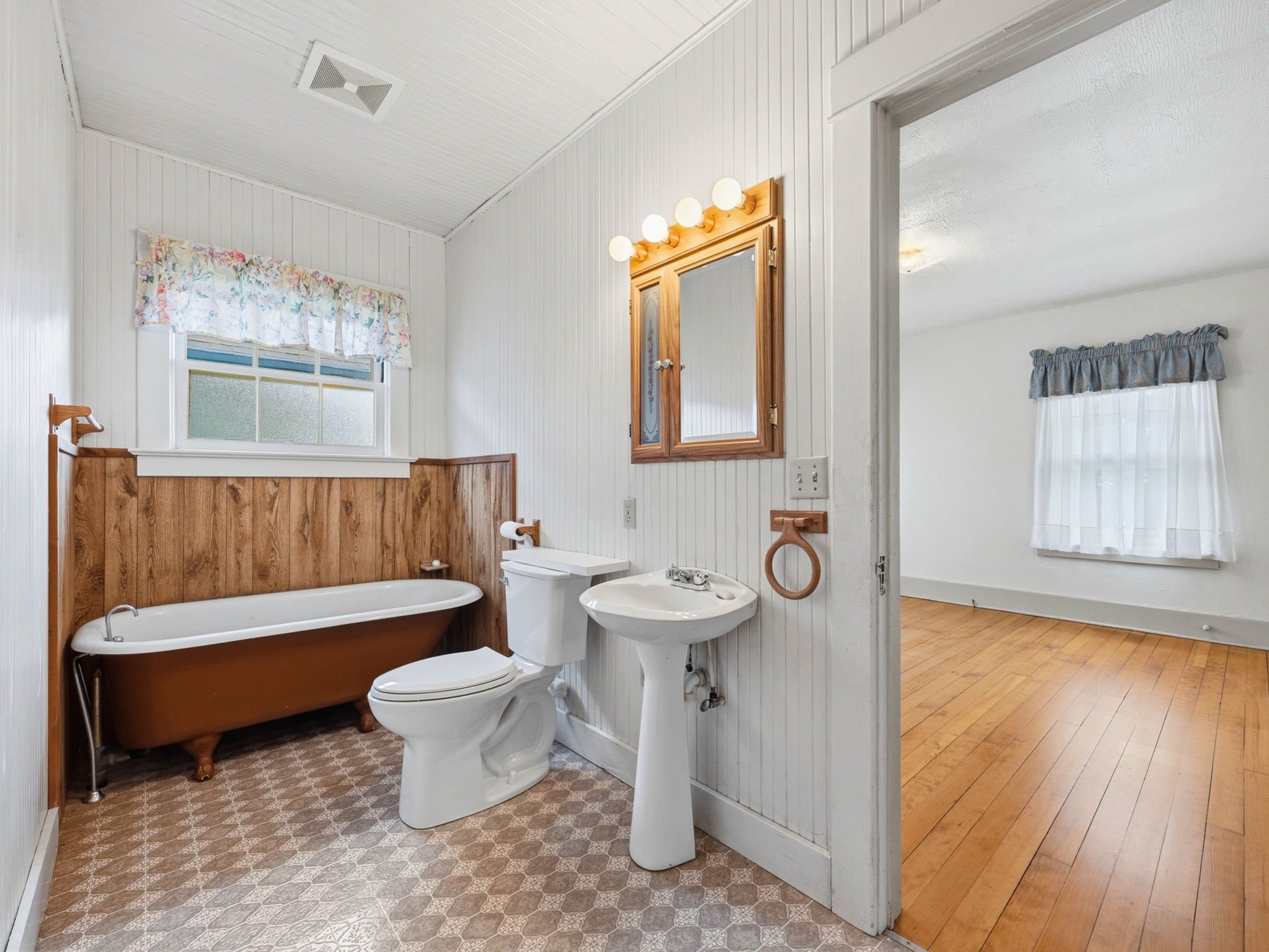 17-web-or-mls-860 Beach St-49.jpg