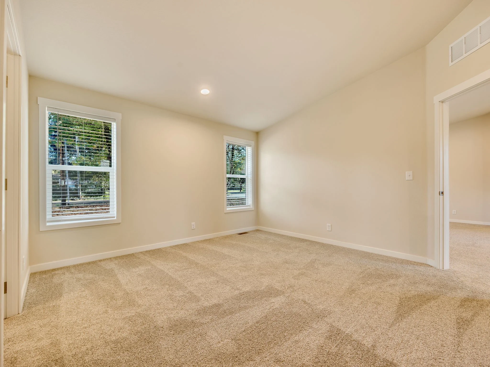 28-web-or-mls-92166 Conroy Rd-26.jpg