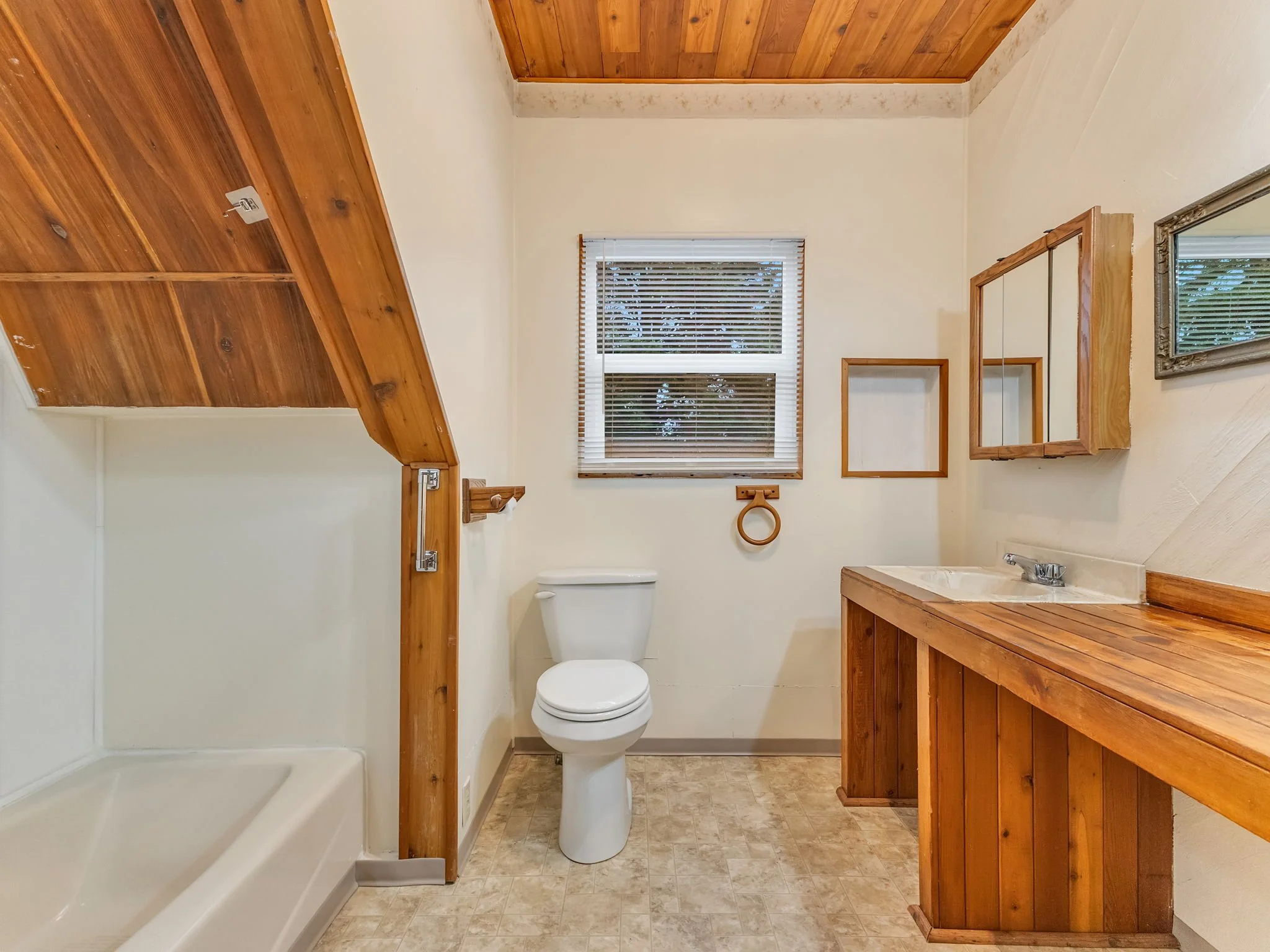 24-web-or-mls-612 Florence Ave #2-12.jpg