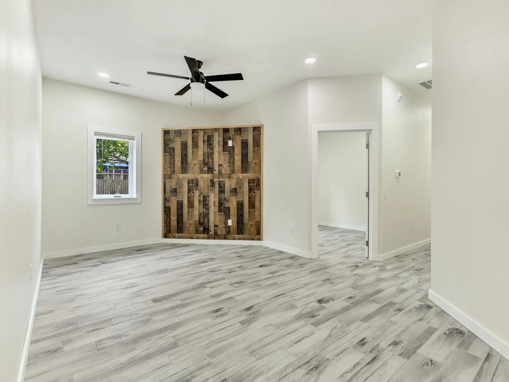 10-web-or-mls-138 S Main-10.jpg