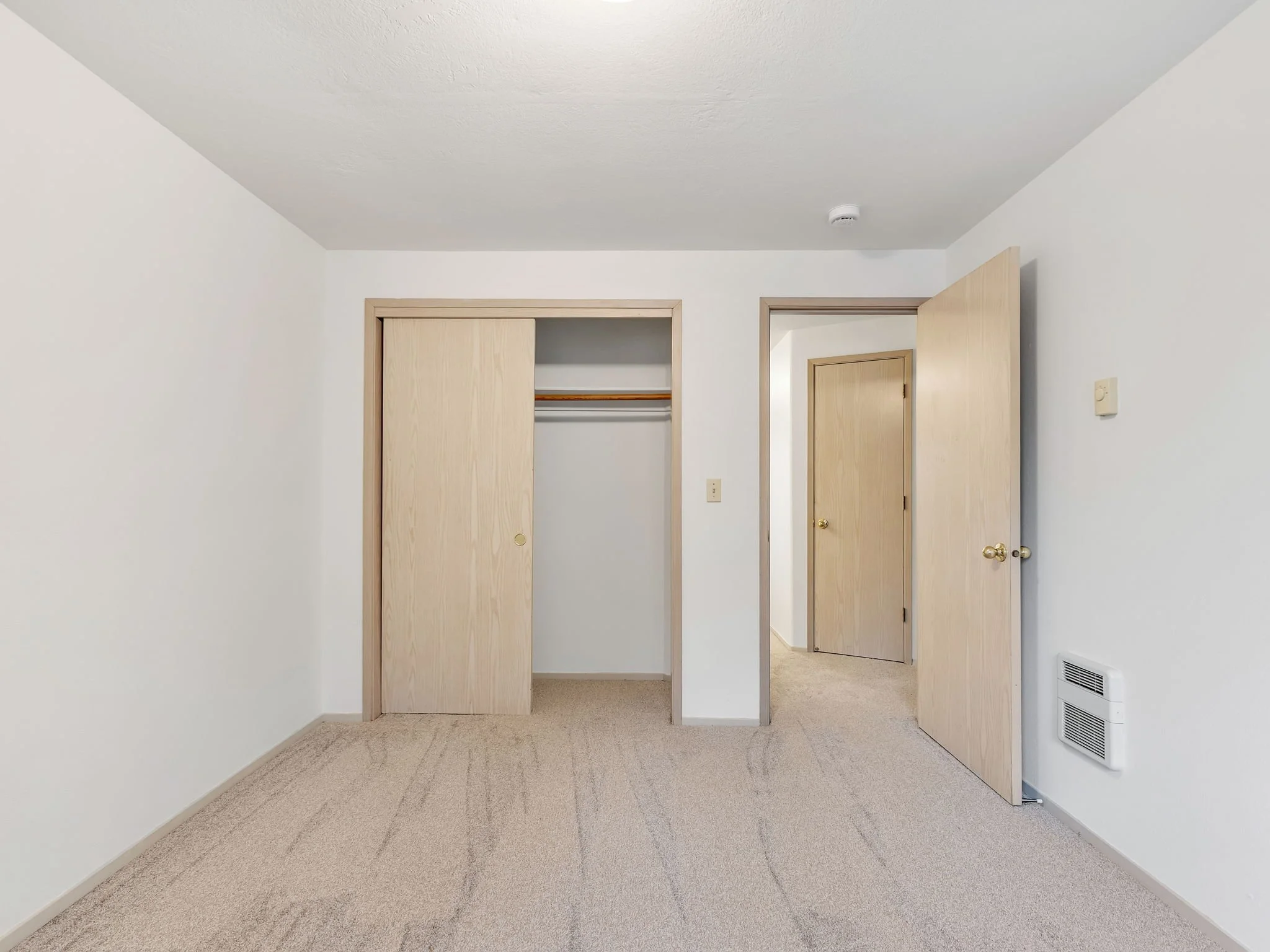 24-web-or-mls-355 S Wahanna Rd-24.jpg